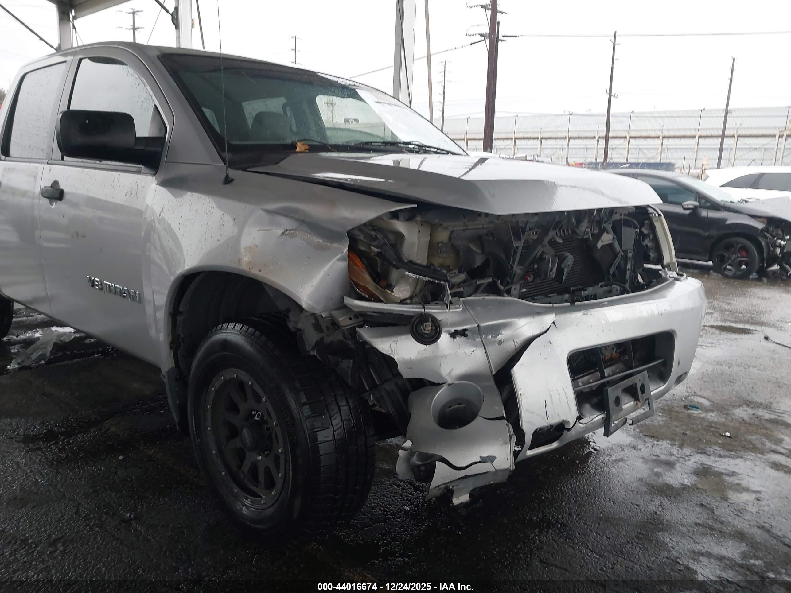 NISSAN TITAN image 6