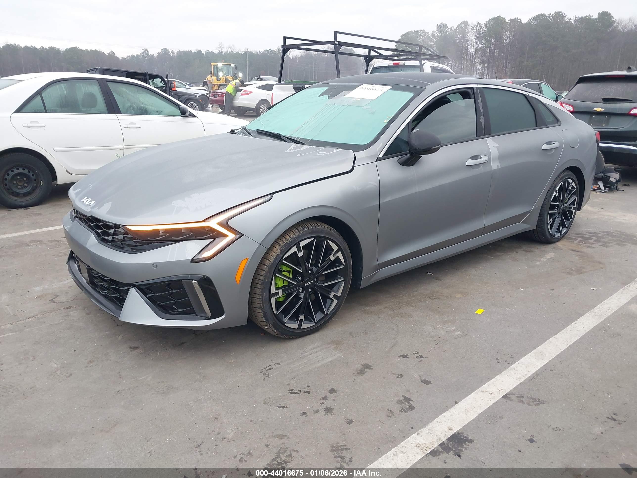 KIA K5 image 2
