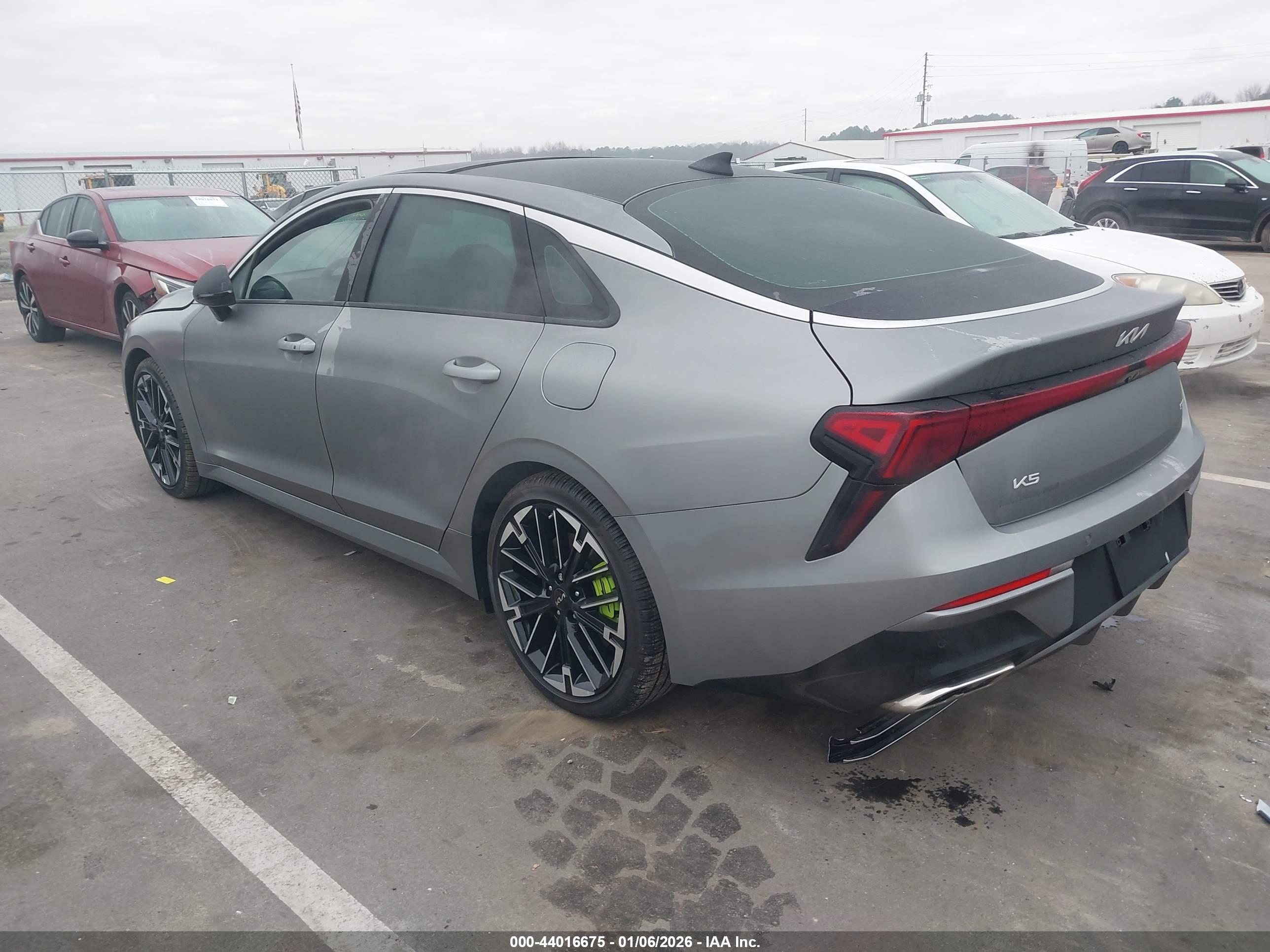 KIA K5 image 3