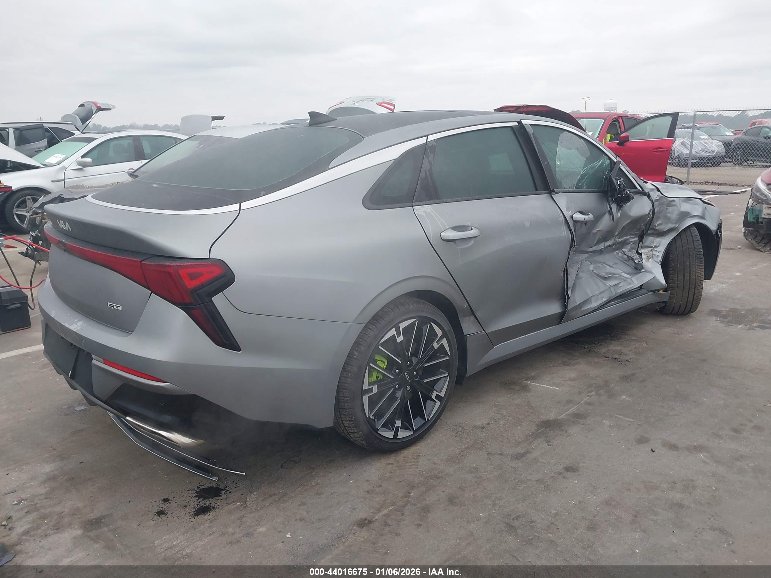 KIA K5 image 4