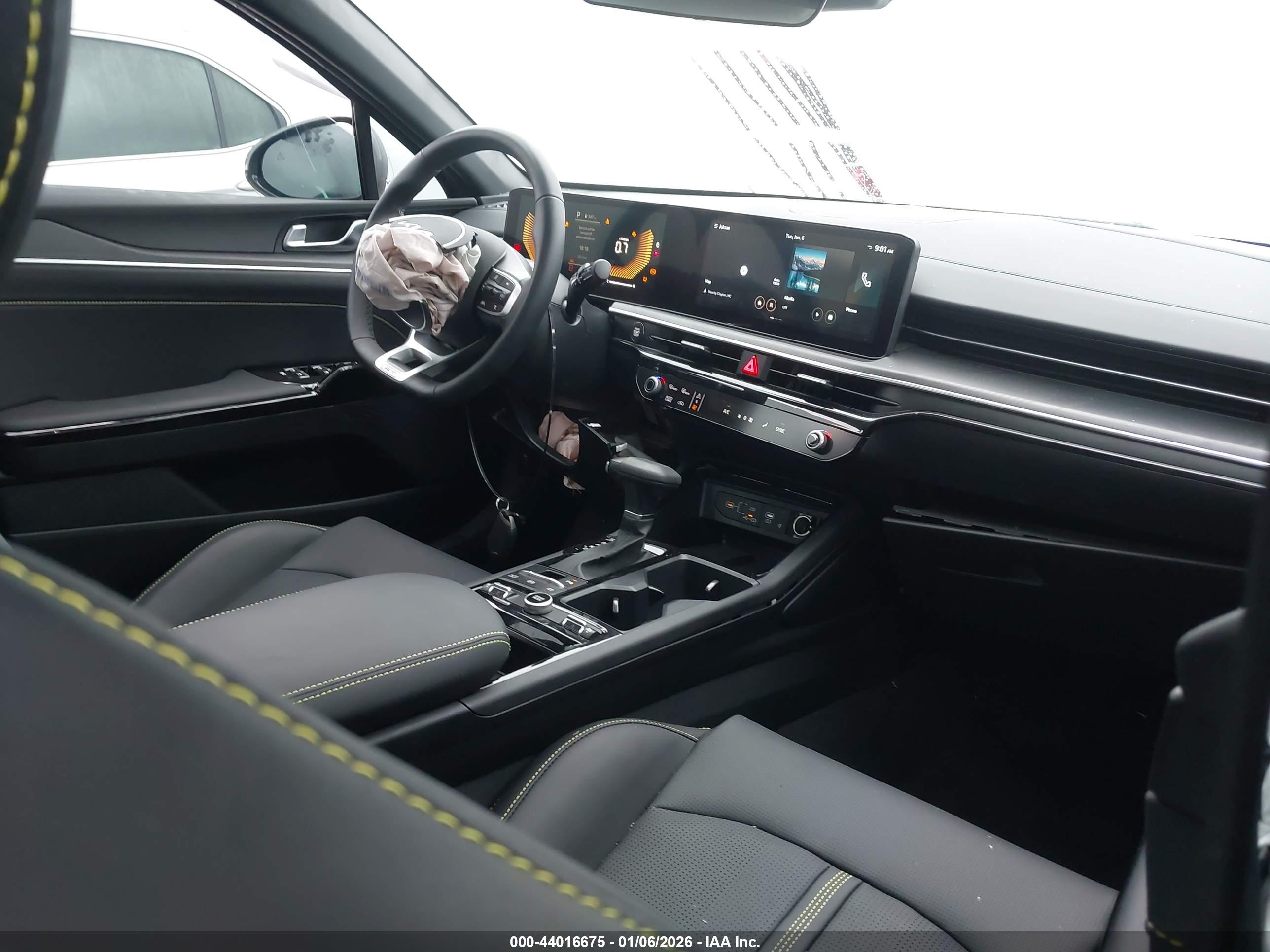 KIA K5 image 5