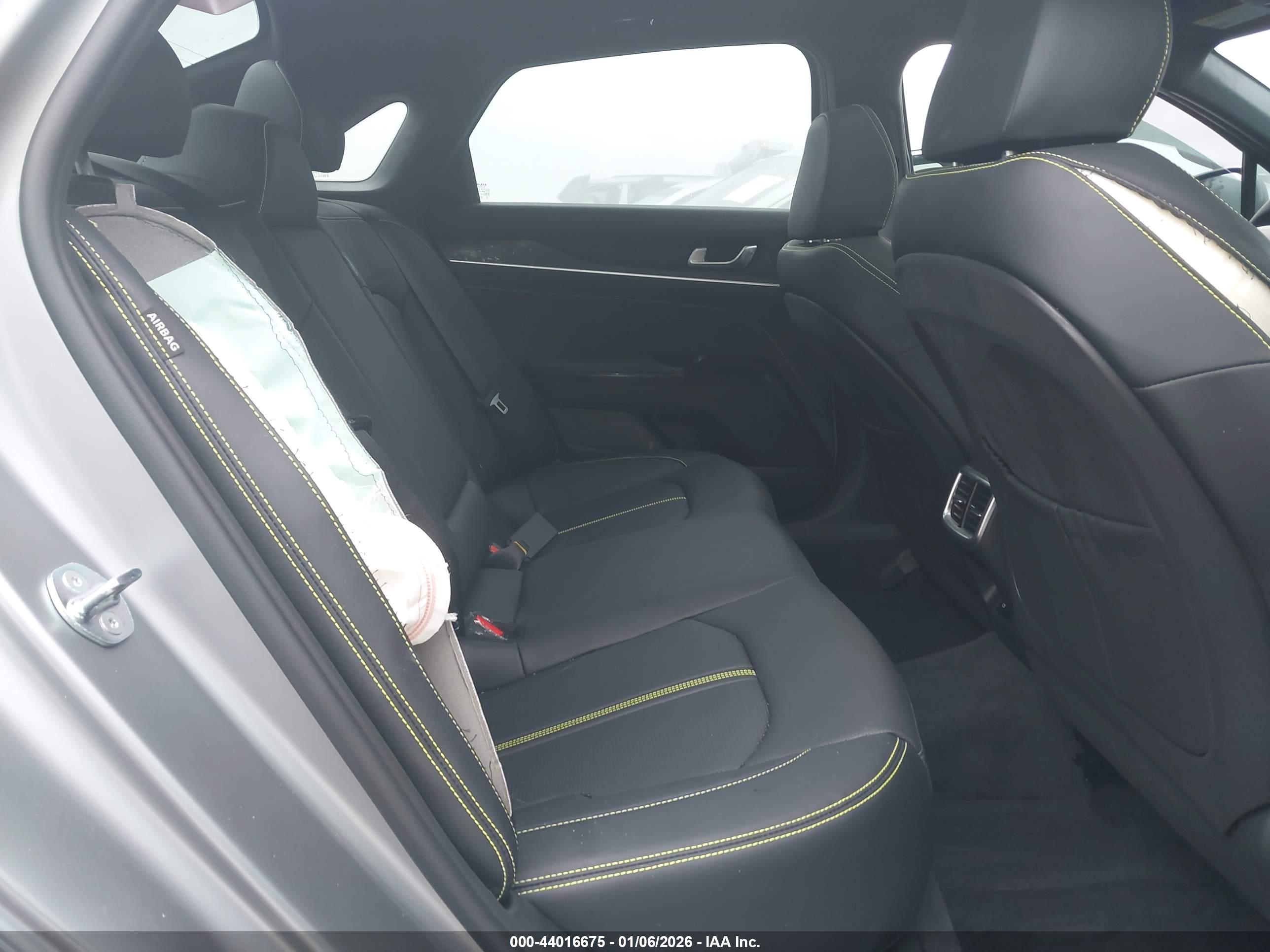KIA K5 image 8