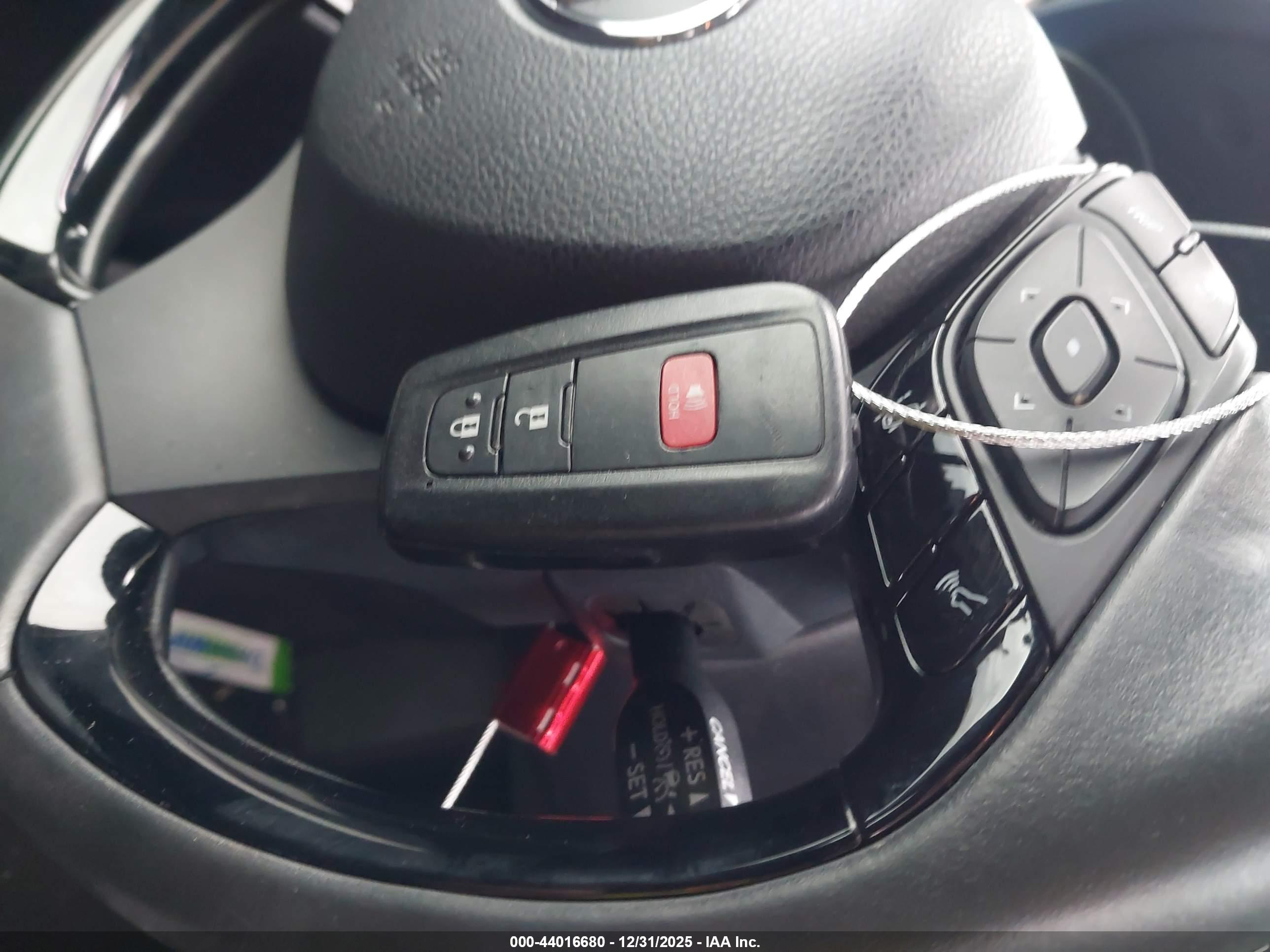 TOYOTA C-HR image 11