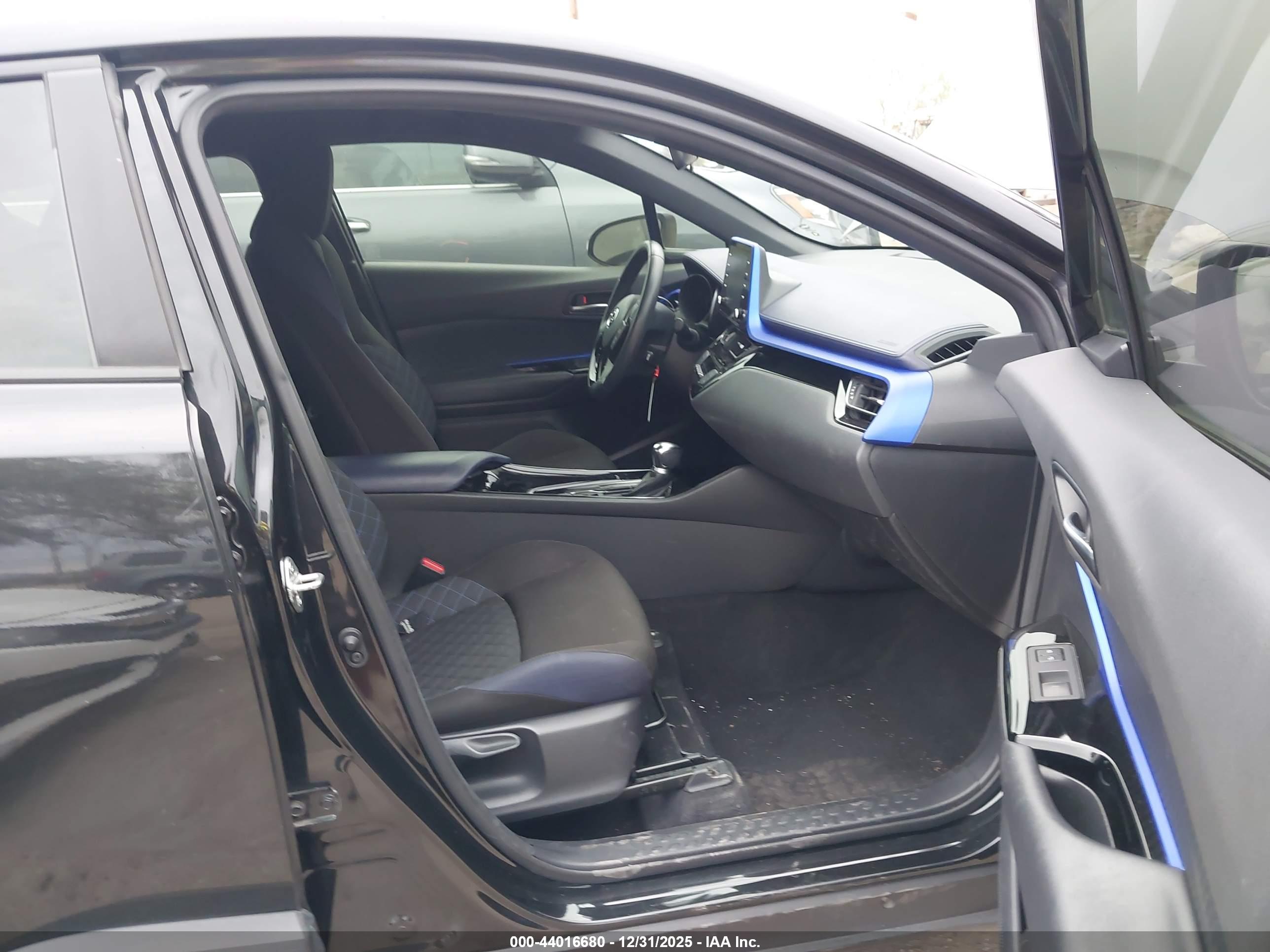 TOYOTA C-HR image 5