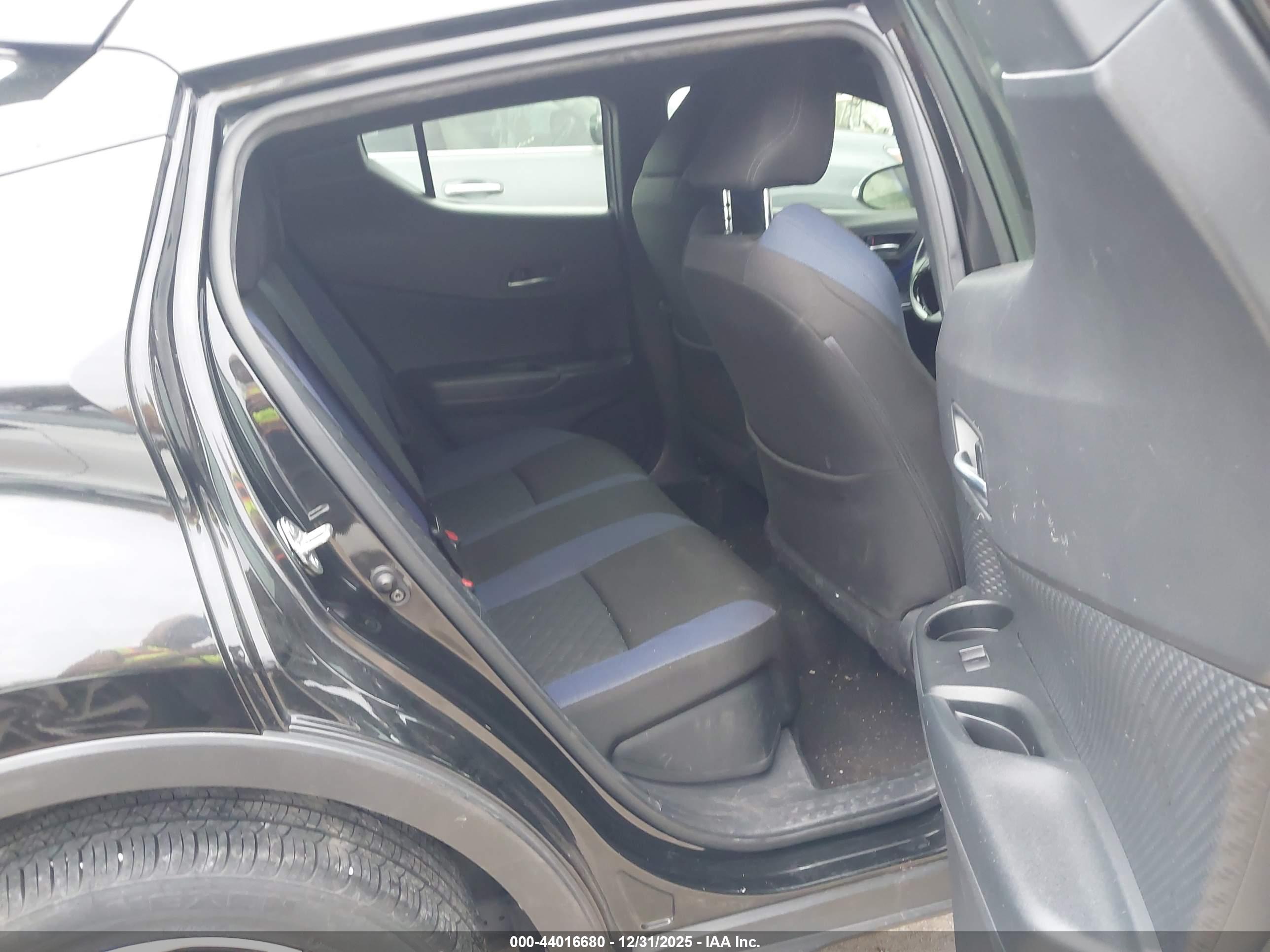TOYOTA C-HR image 8