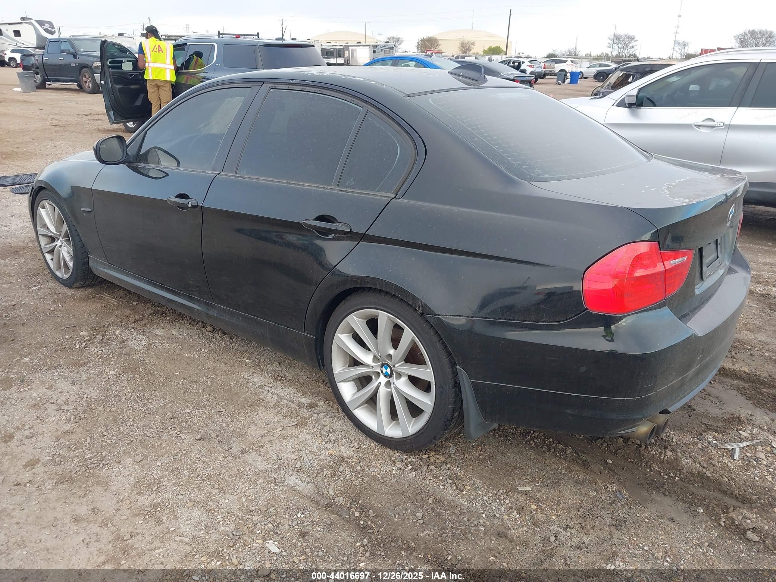 BMW 328I image 3