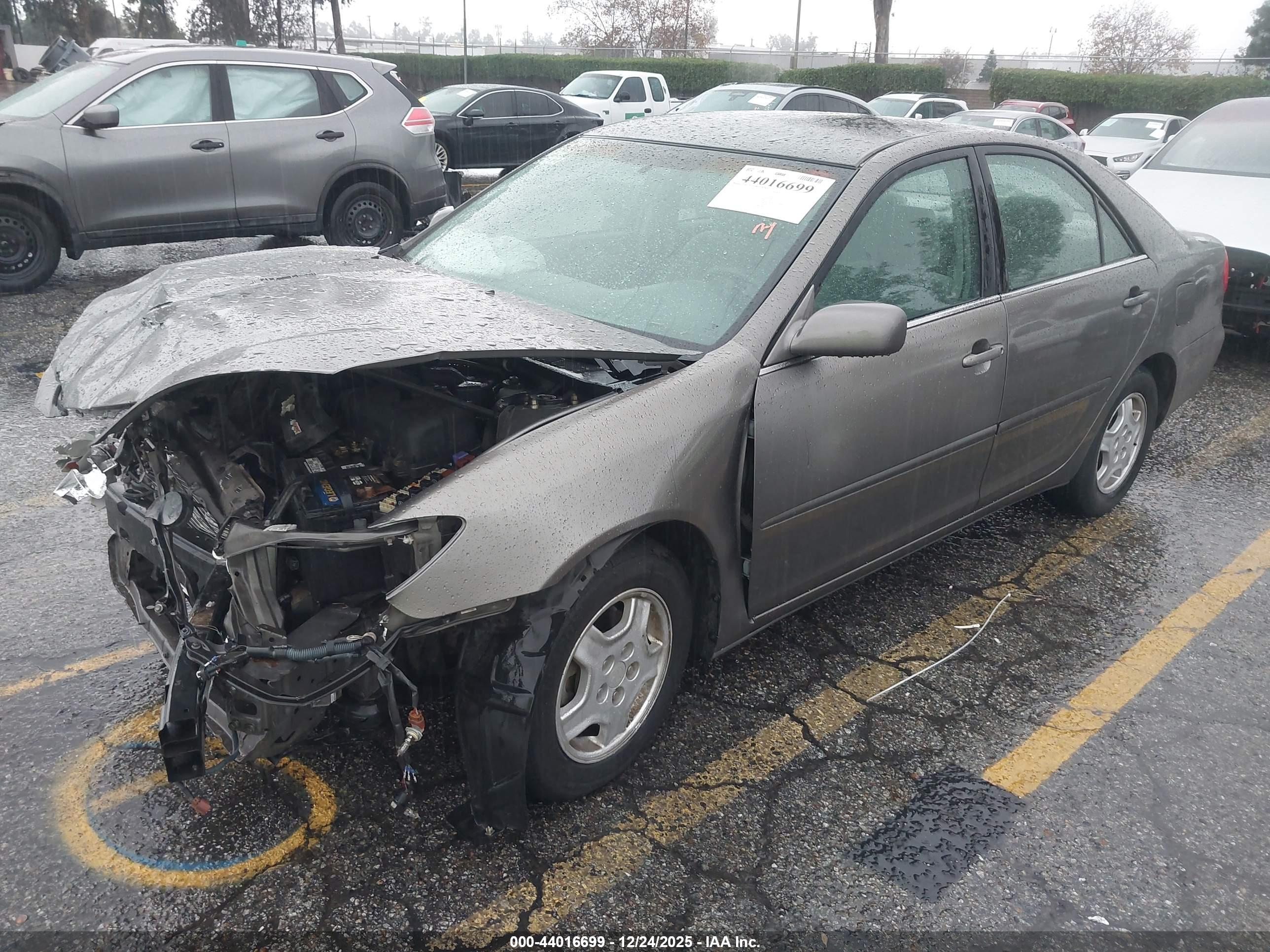 TOYOTA CAMRY image 2
