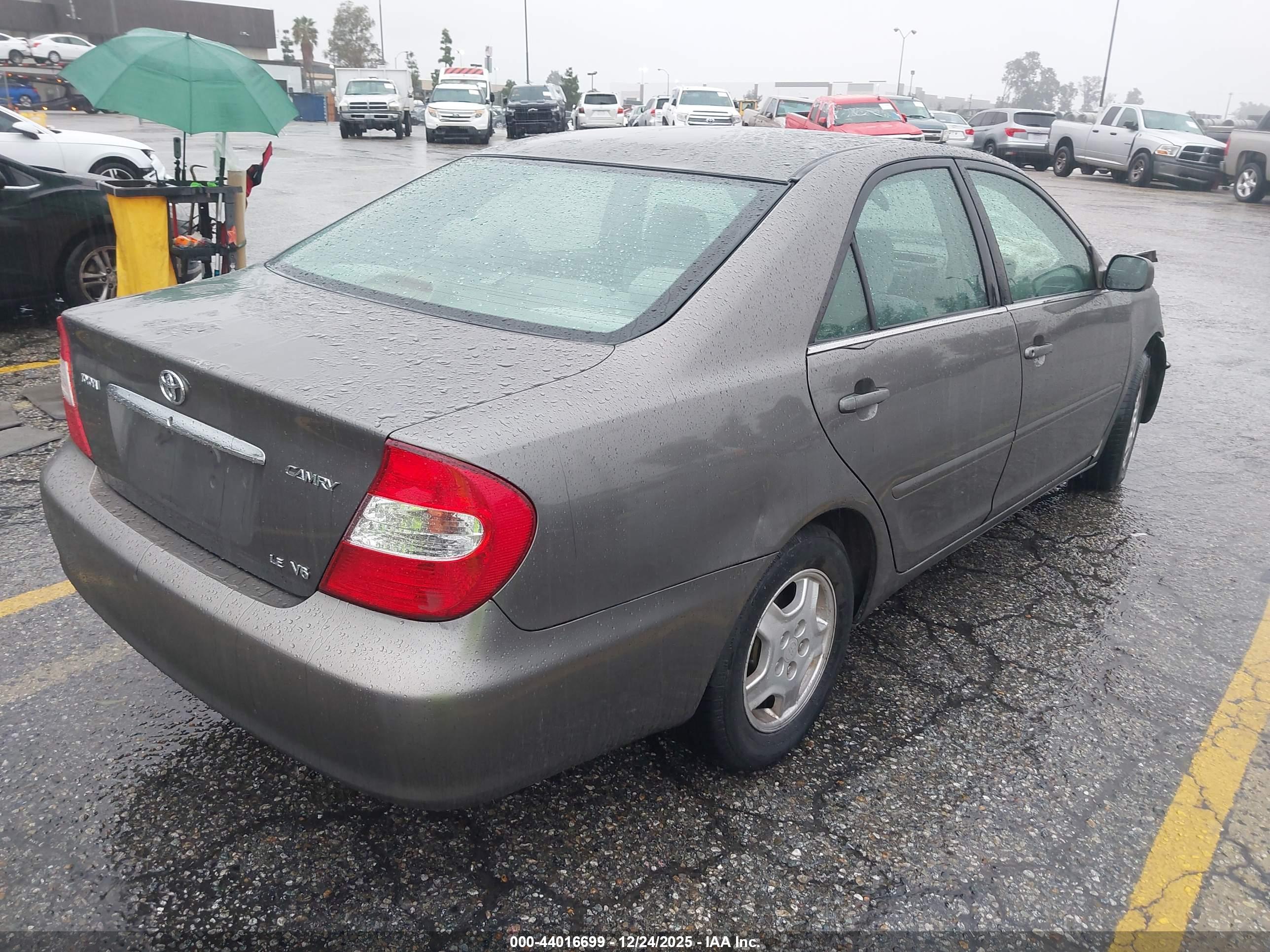 TOYOTA CAMRY image 4
