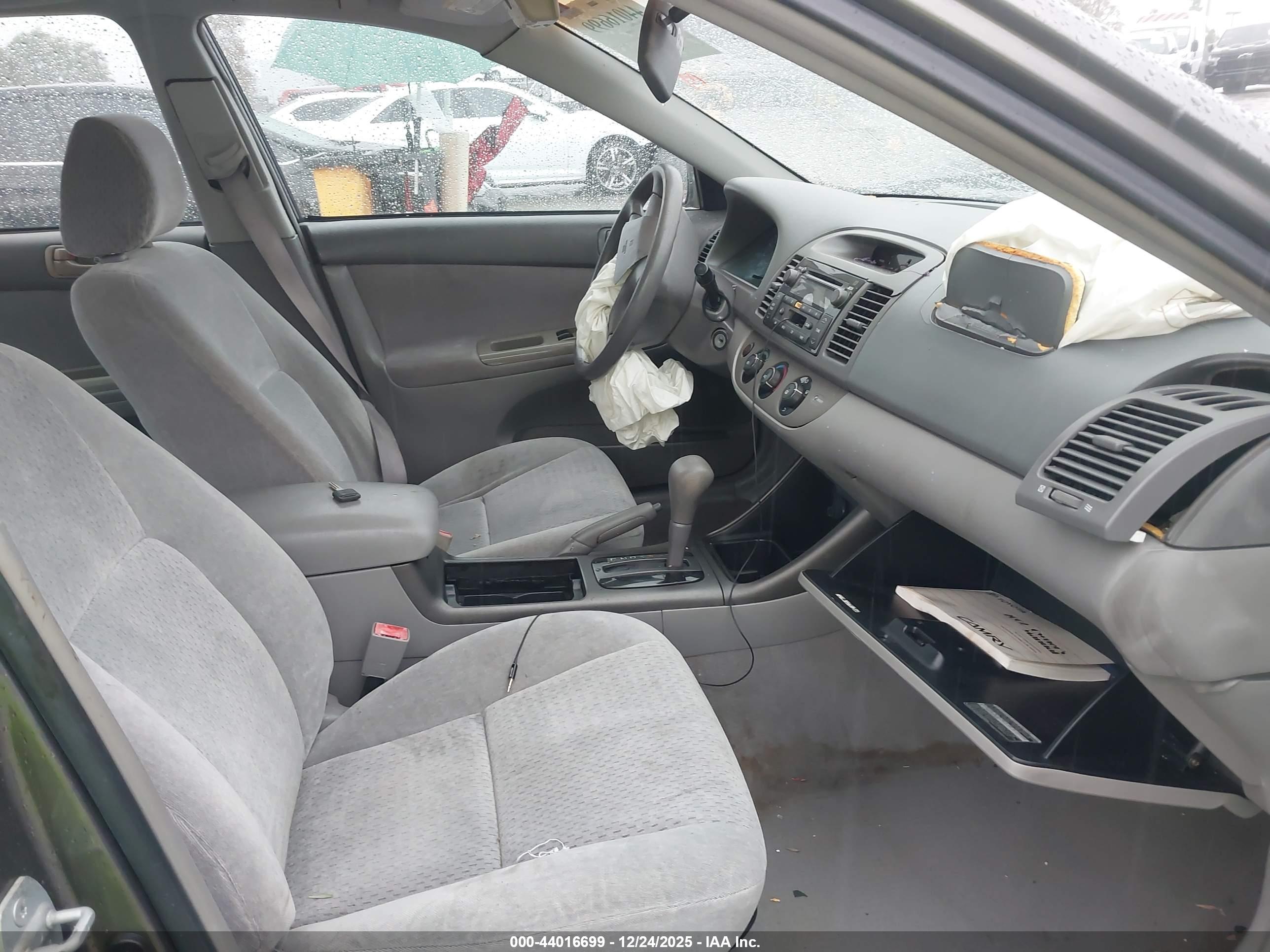 TOYOTA CAMRY image 5
