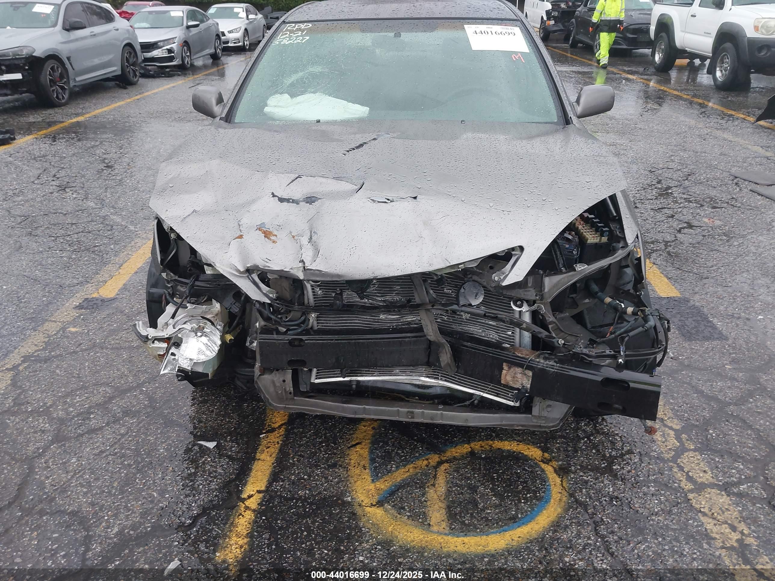TOYOTA CAMRY image 6