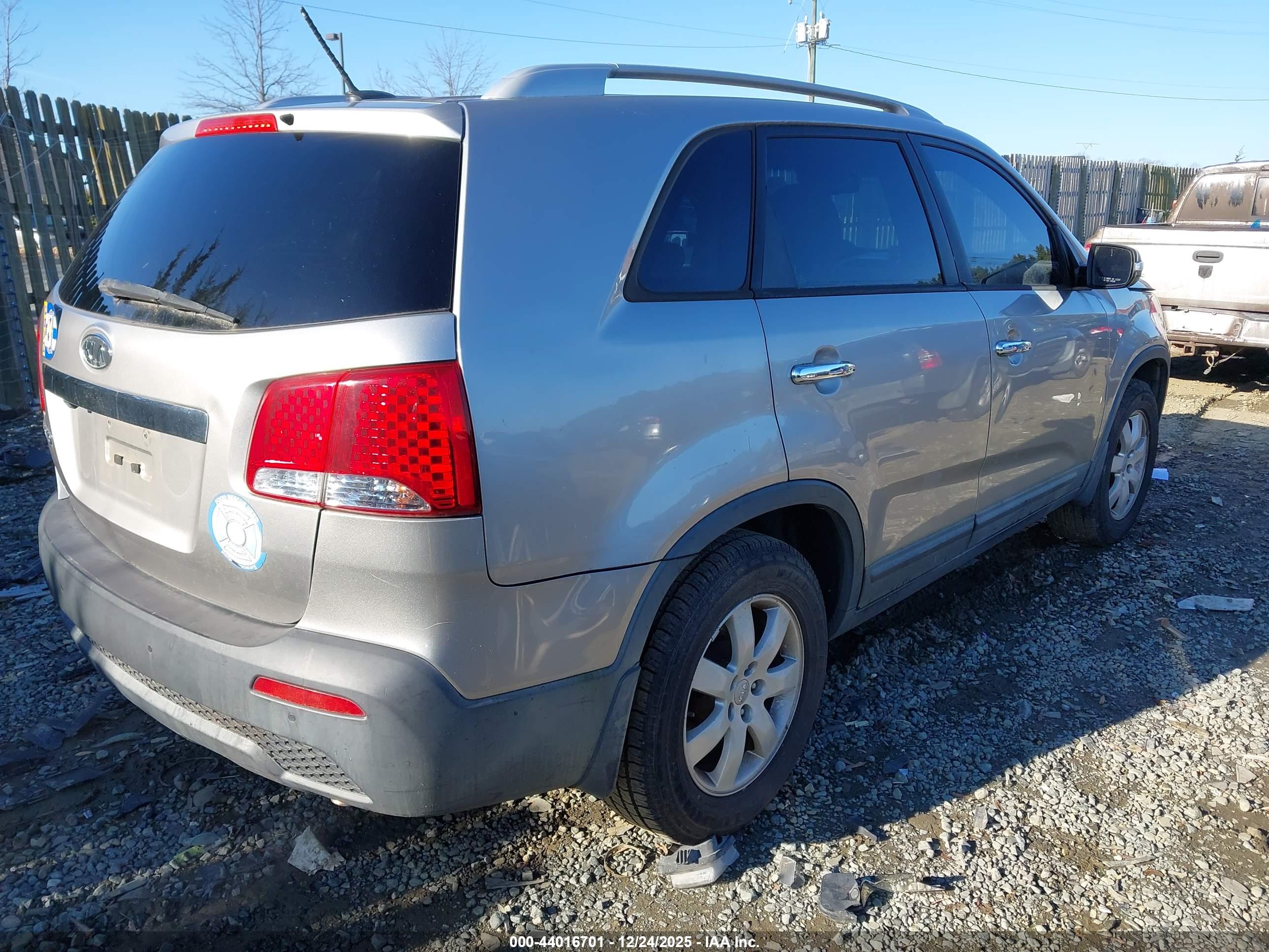 KIA SORENTO image 4