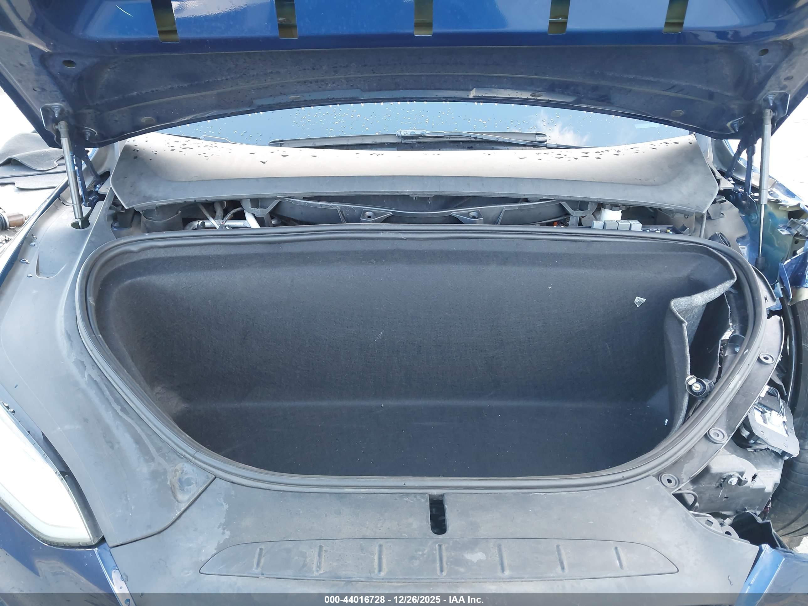 TESLA MODEL image 10