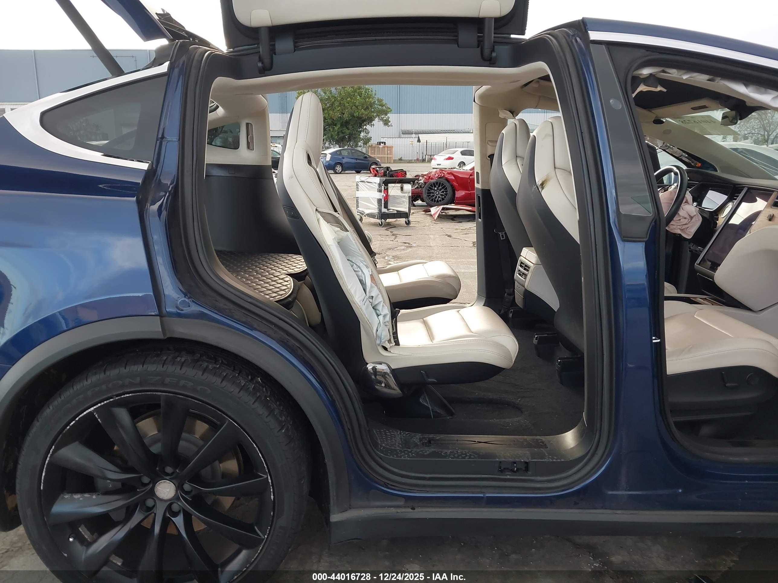 TESLA MODEL image 8
