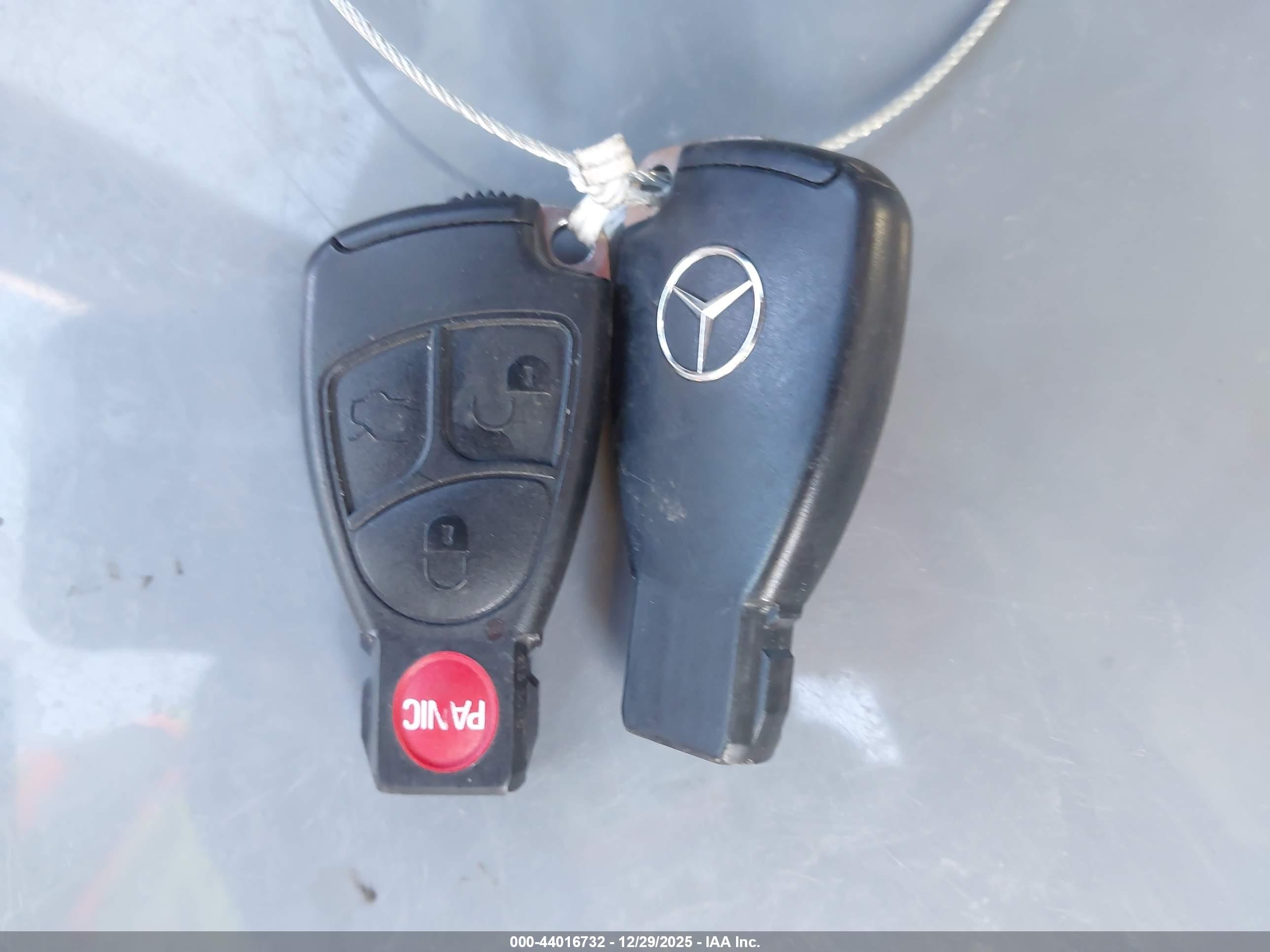 MERCEDES-BENZ C image 11