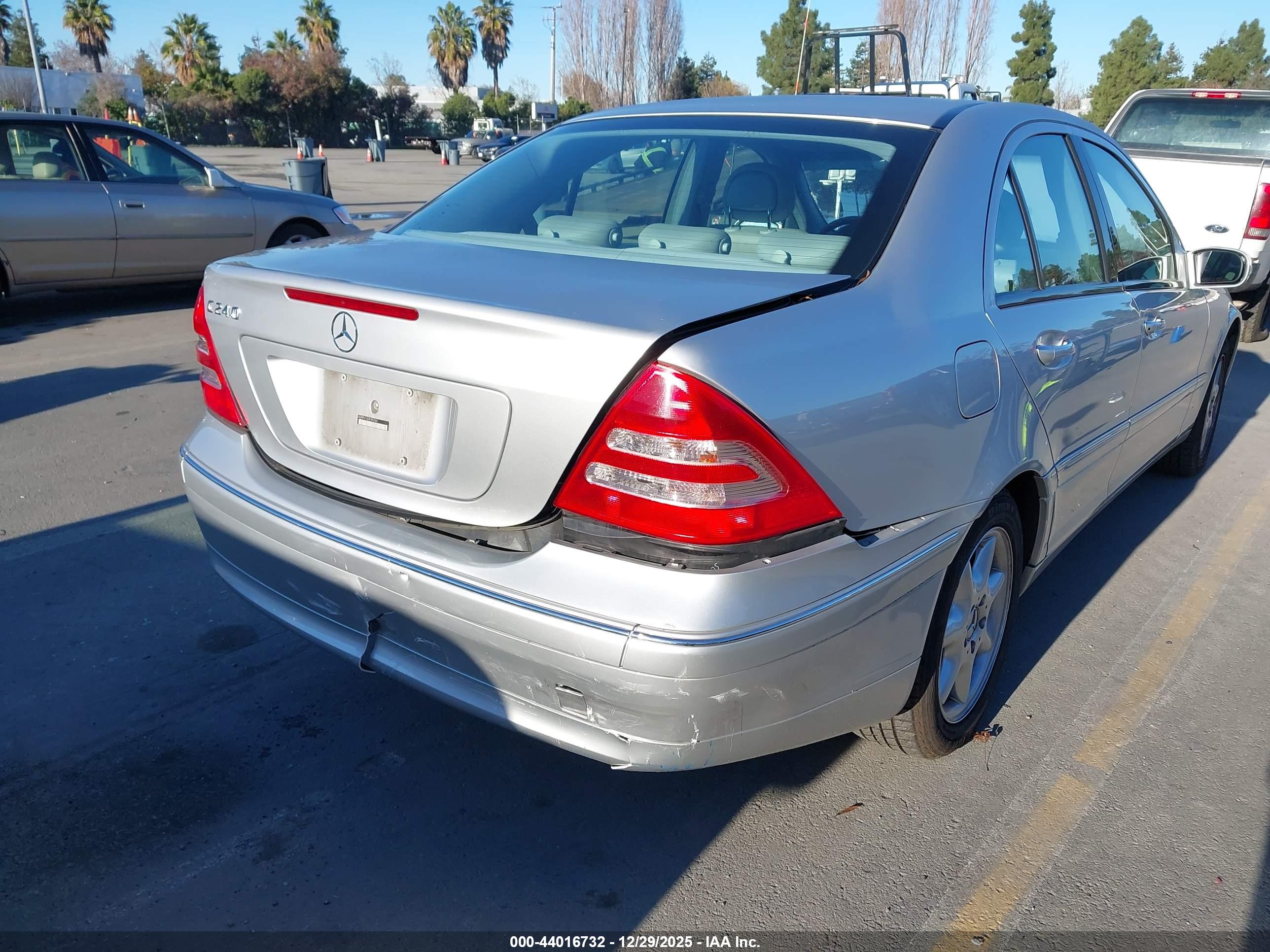 MERCEDES-BENZ C image 6