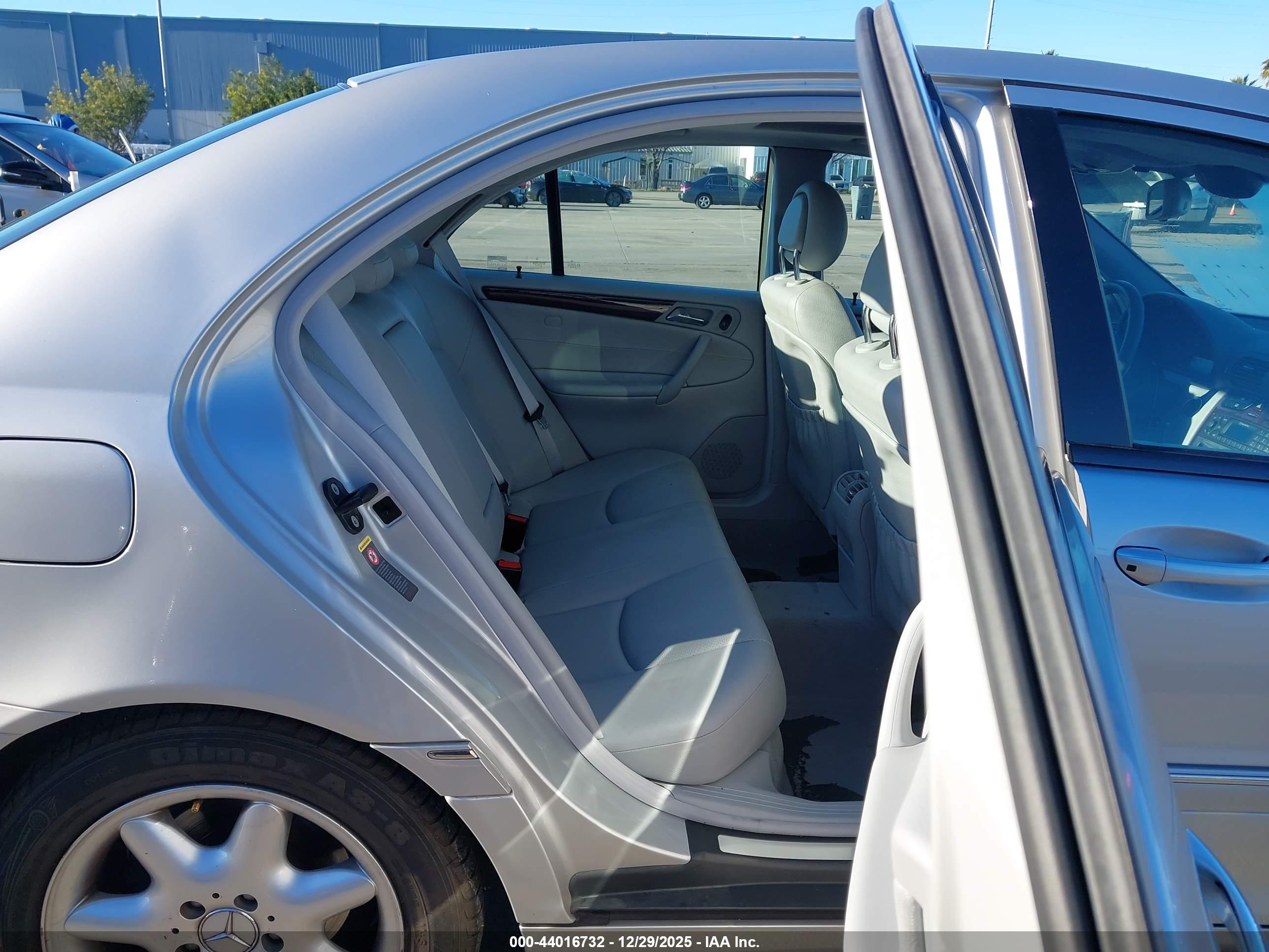 MERCEDES-BENZ C image 8