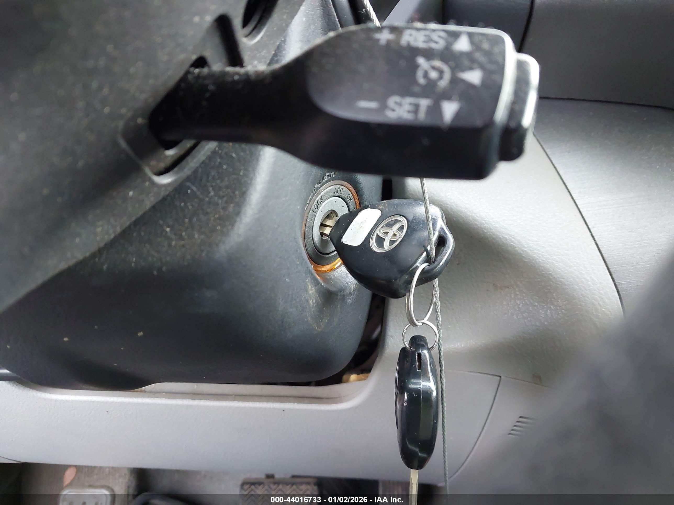 TOYOTA RAV4 image 11