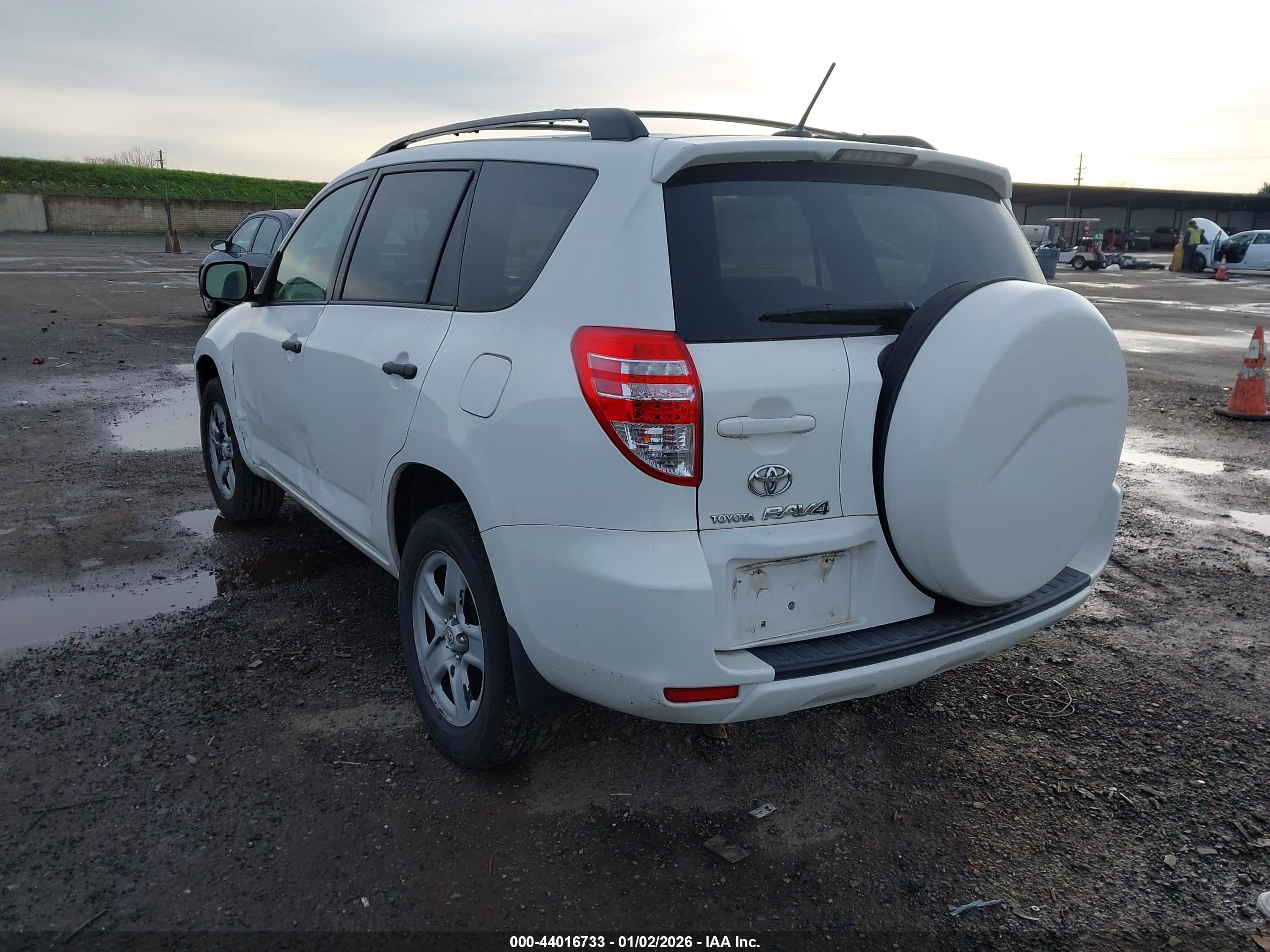 TOYOTA RAV4 image 3