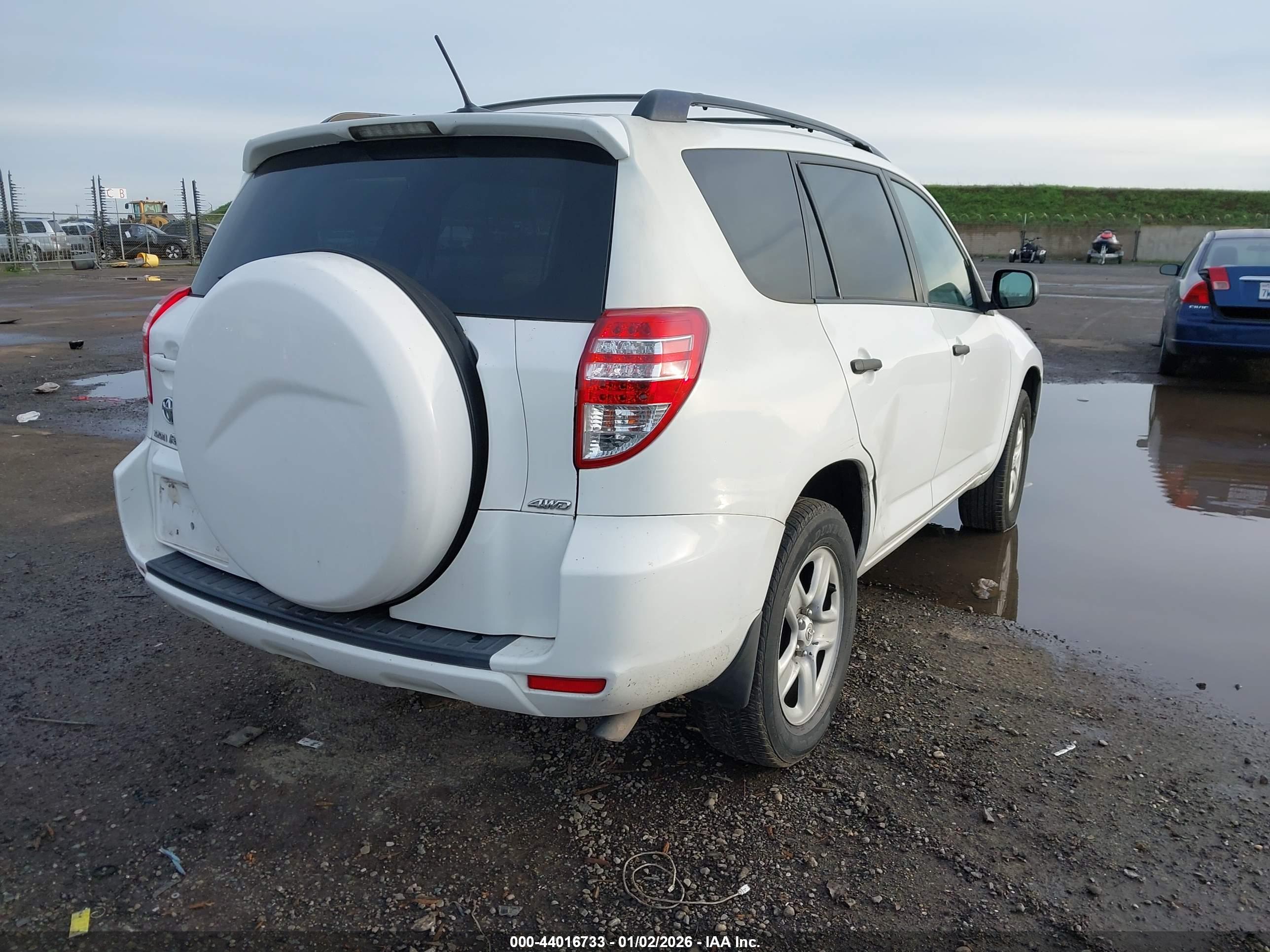 TOYOTA RAV4 image 4