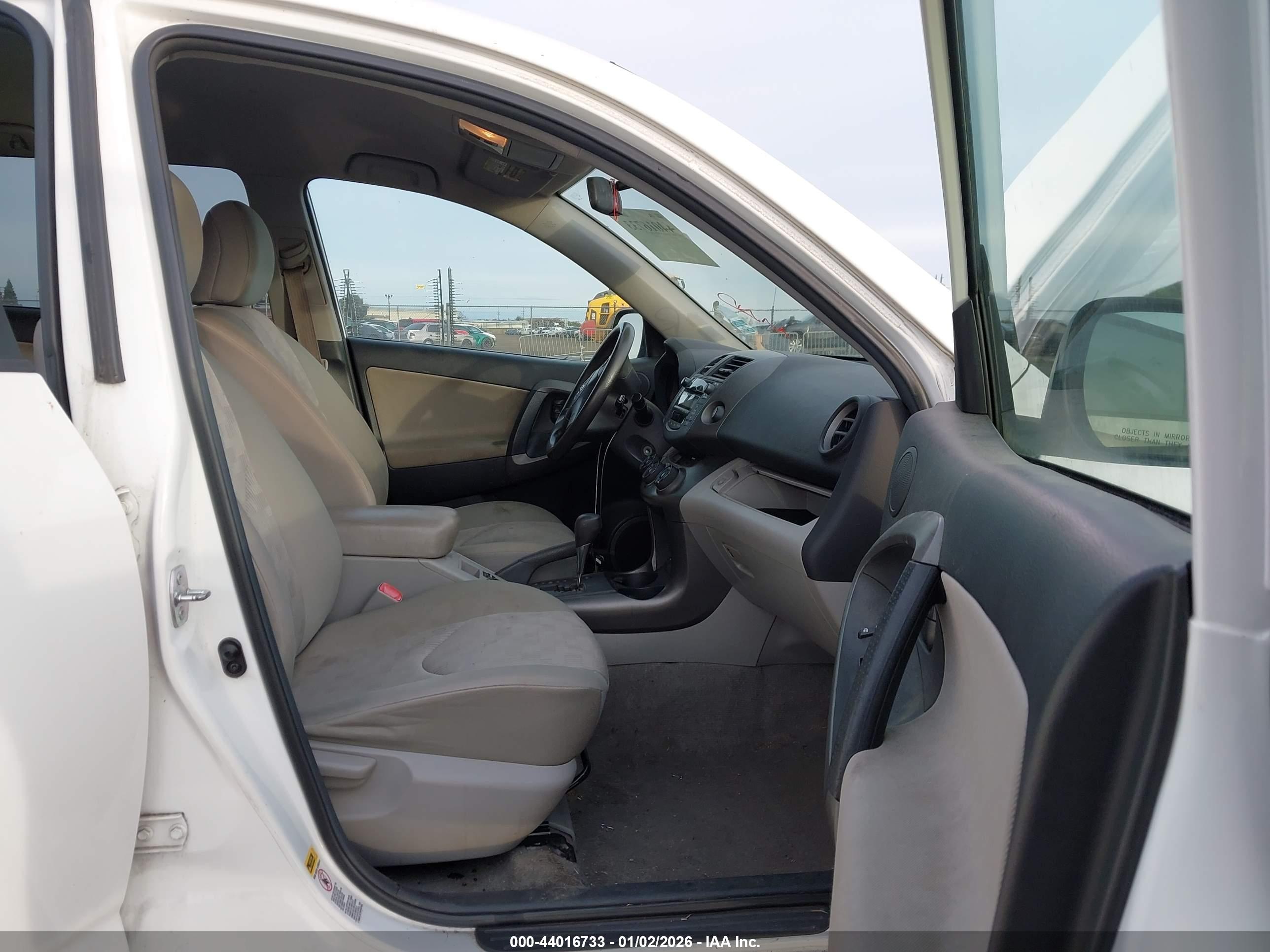 TOYOTA RAV4 image 5