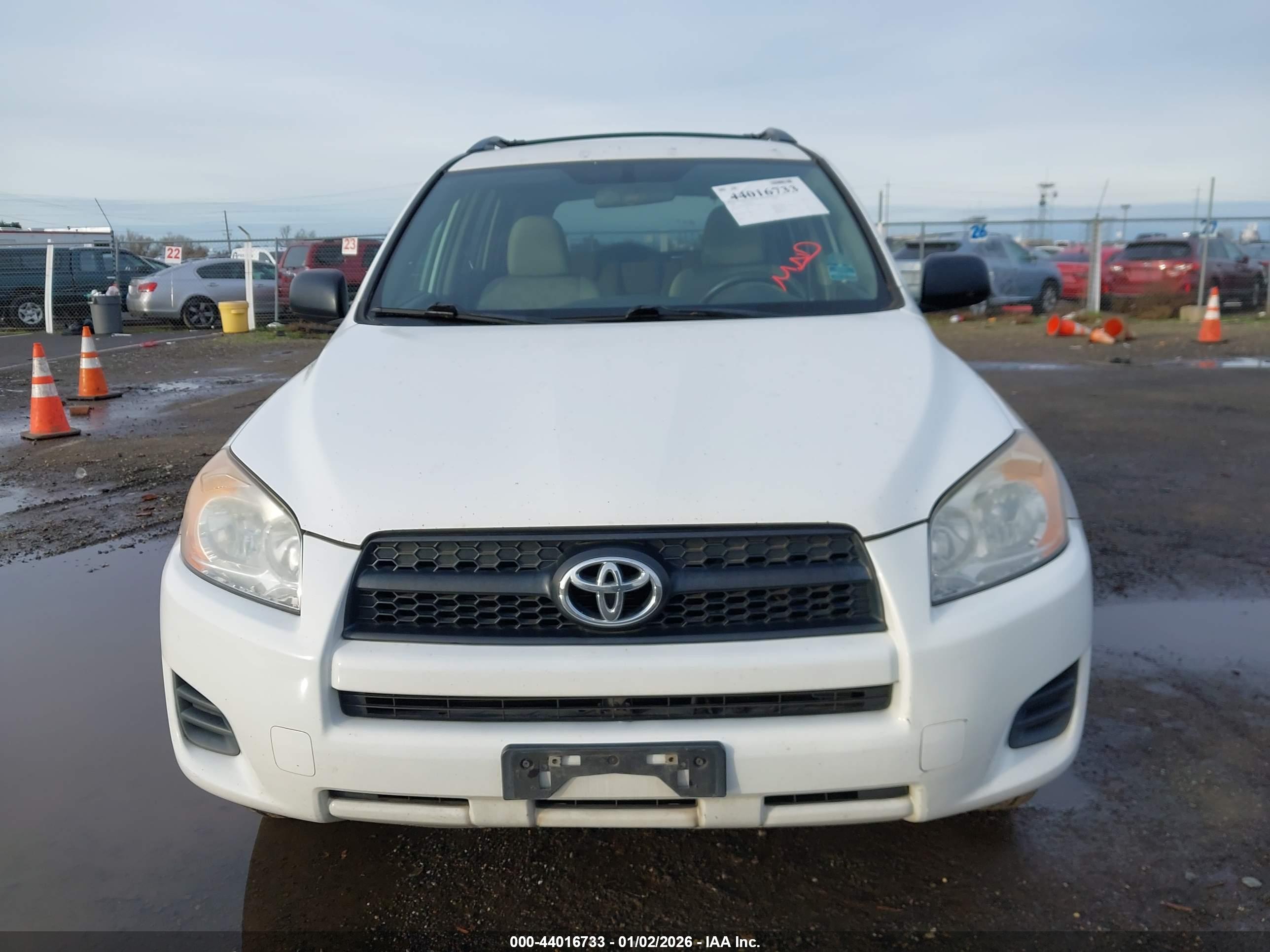 TOYOTA RAV4 image 6