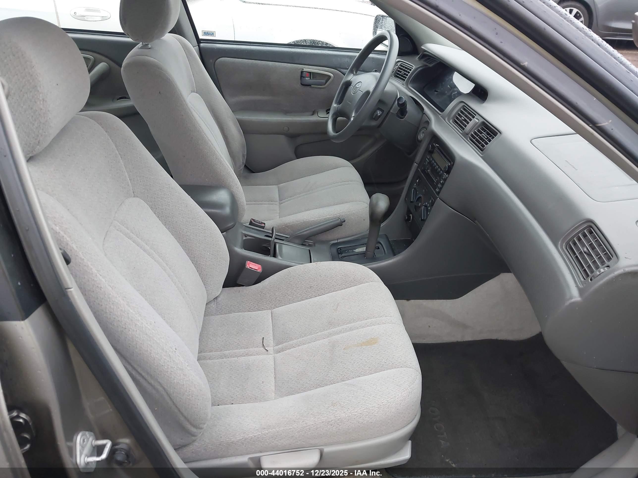 TOYOTA CAMRY image 5