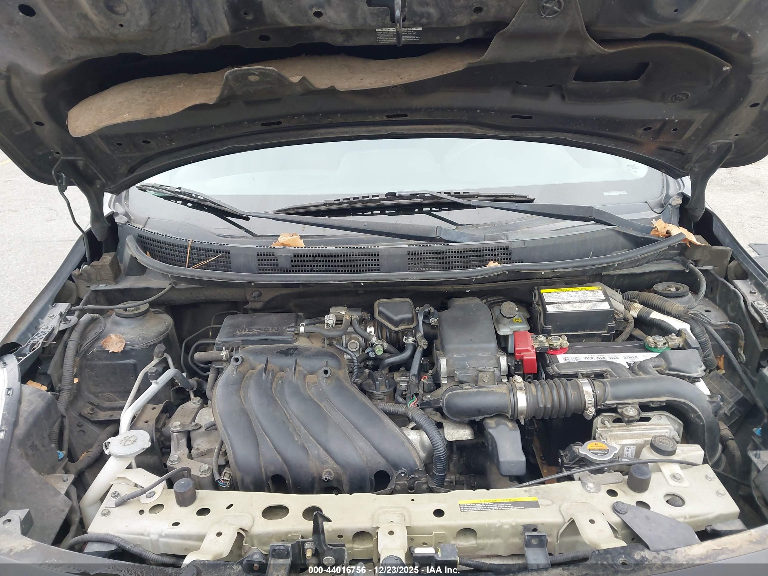 NISSAN VERSA image 10