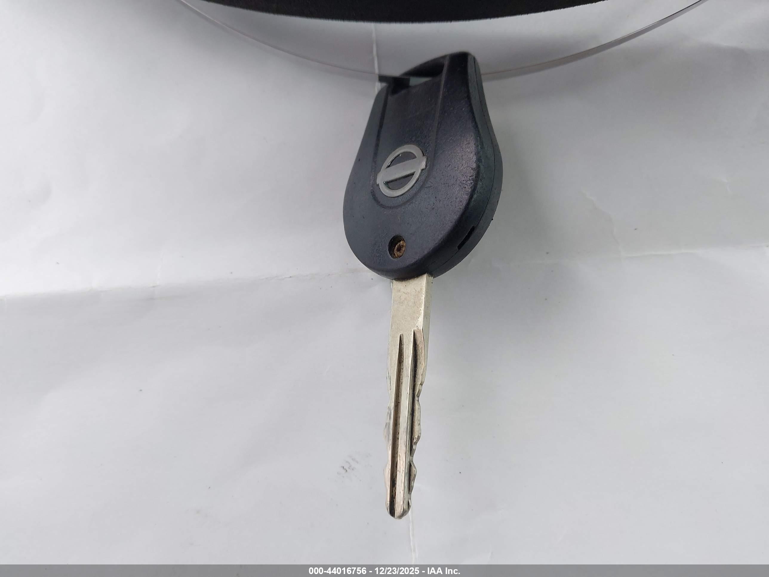 NISSAN VERSA image 11