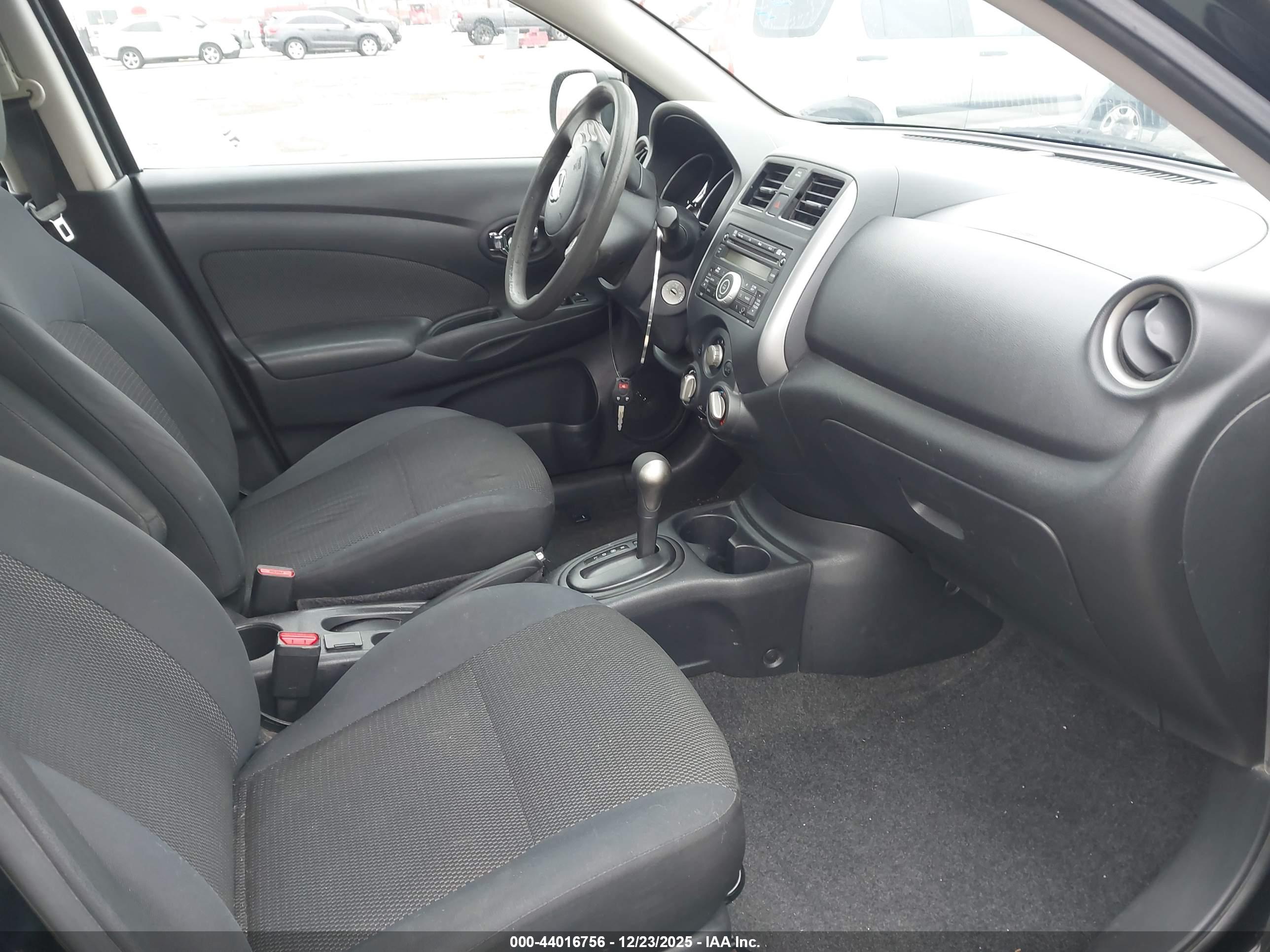 NISSAN VERSA image 5