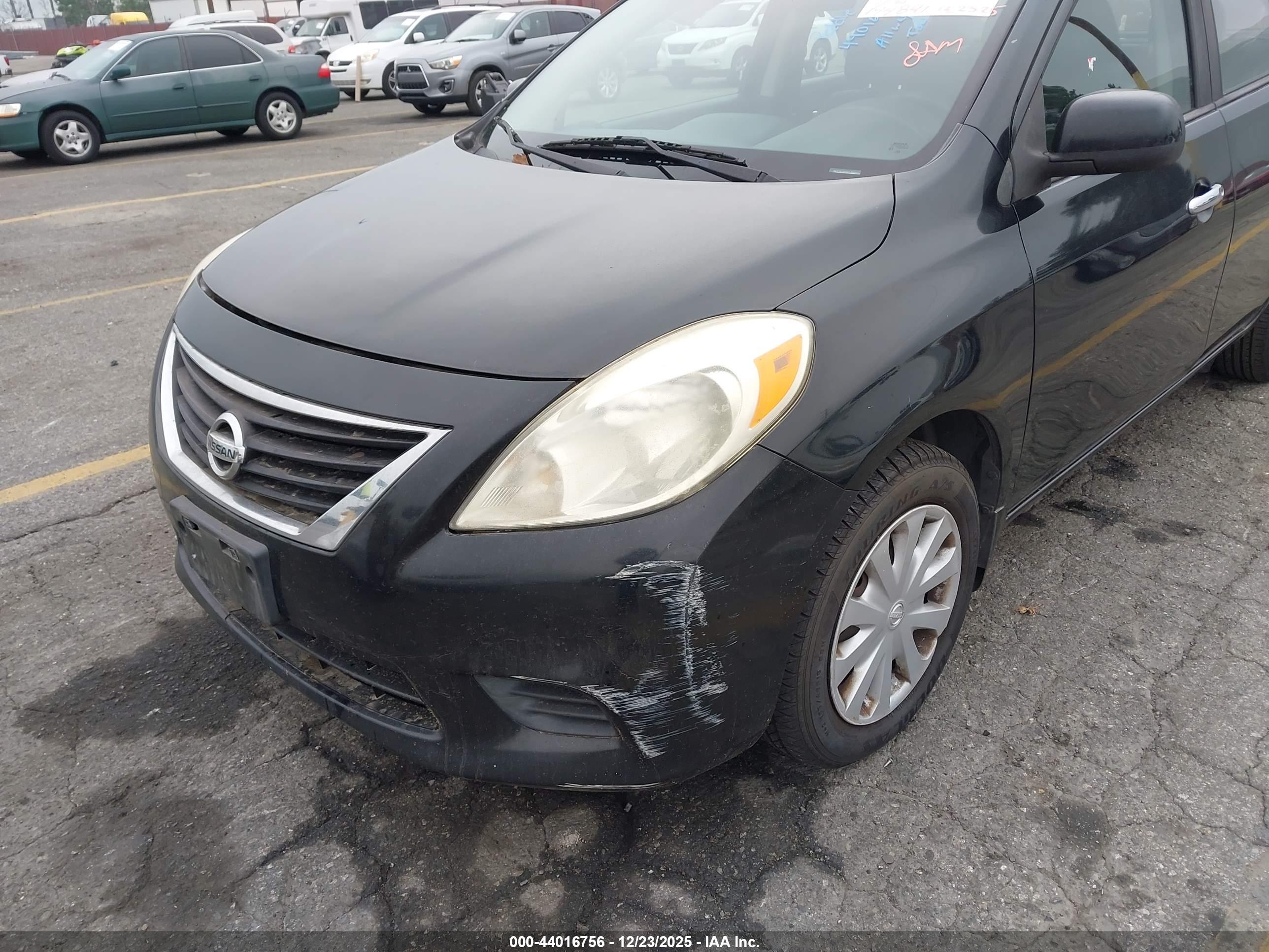 NISSAN VERSA image 6