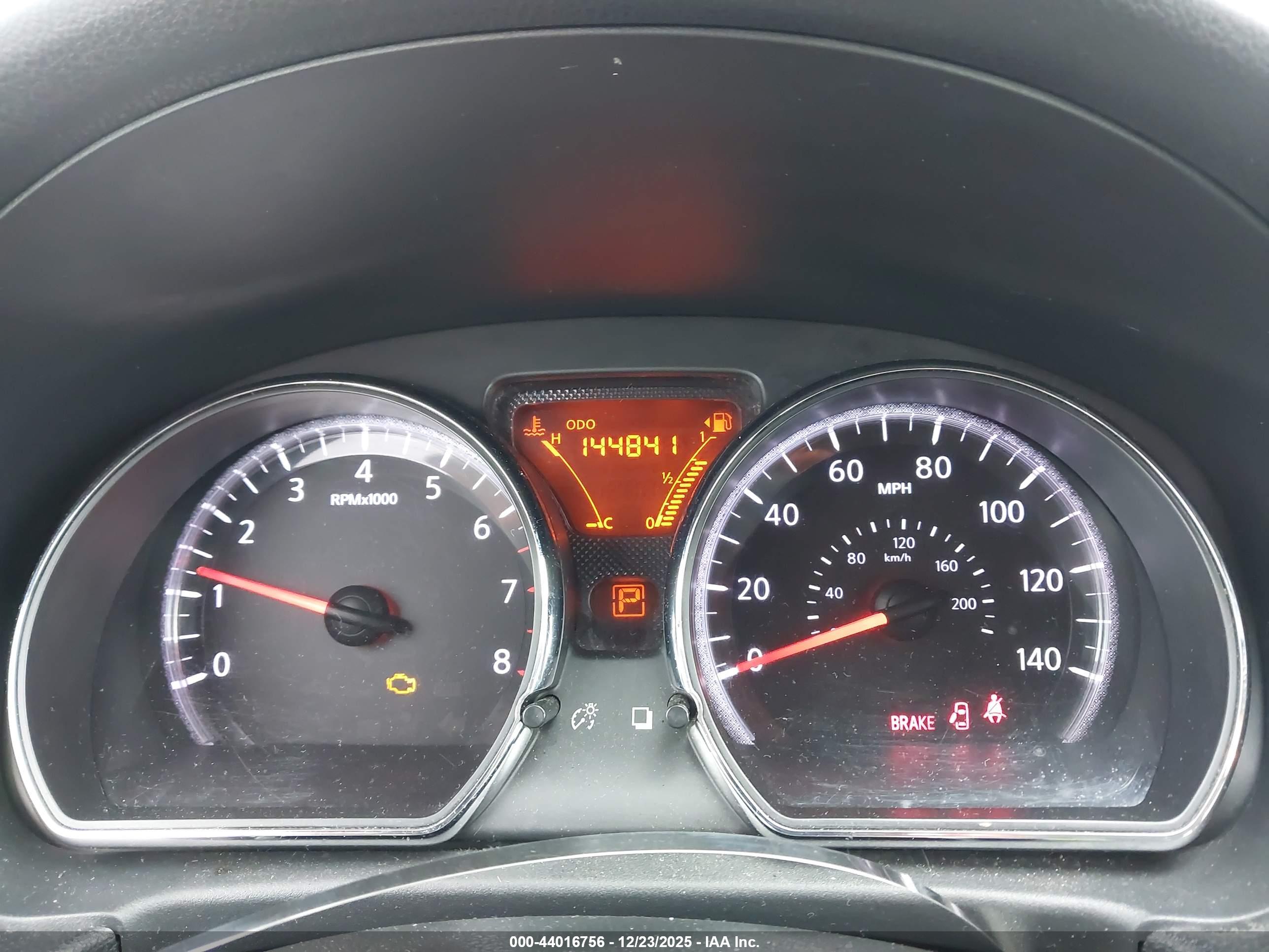 NISSAN VERSA image 7