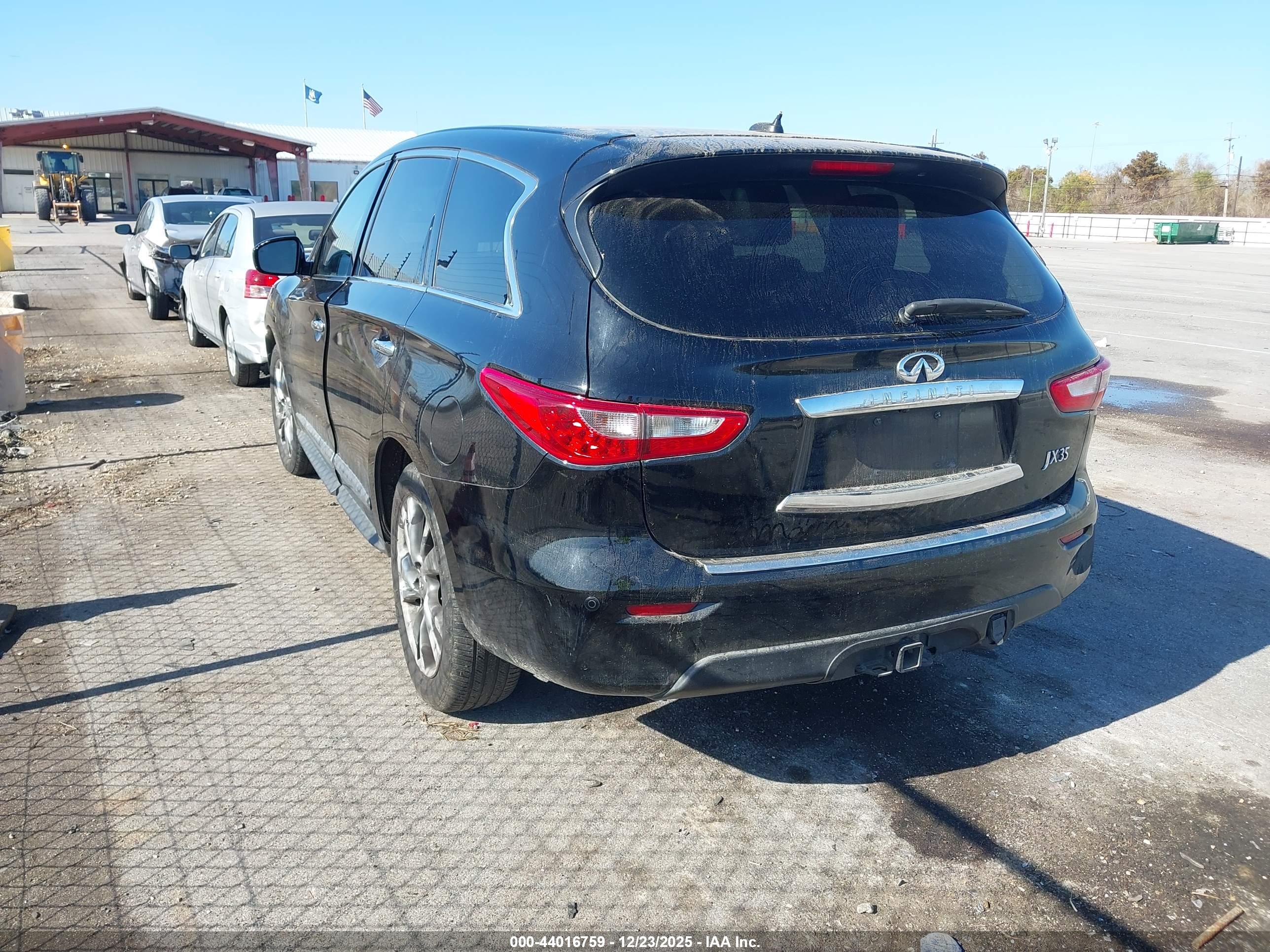 INFINITI JX35 image 3