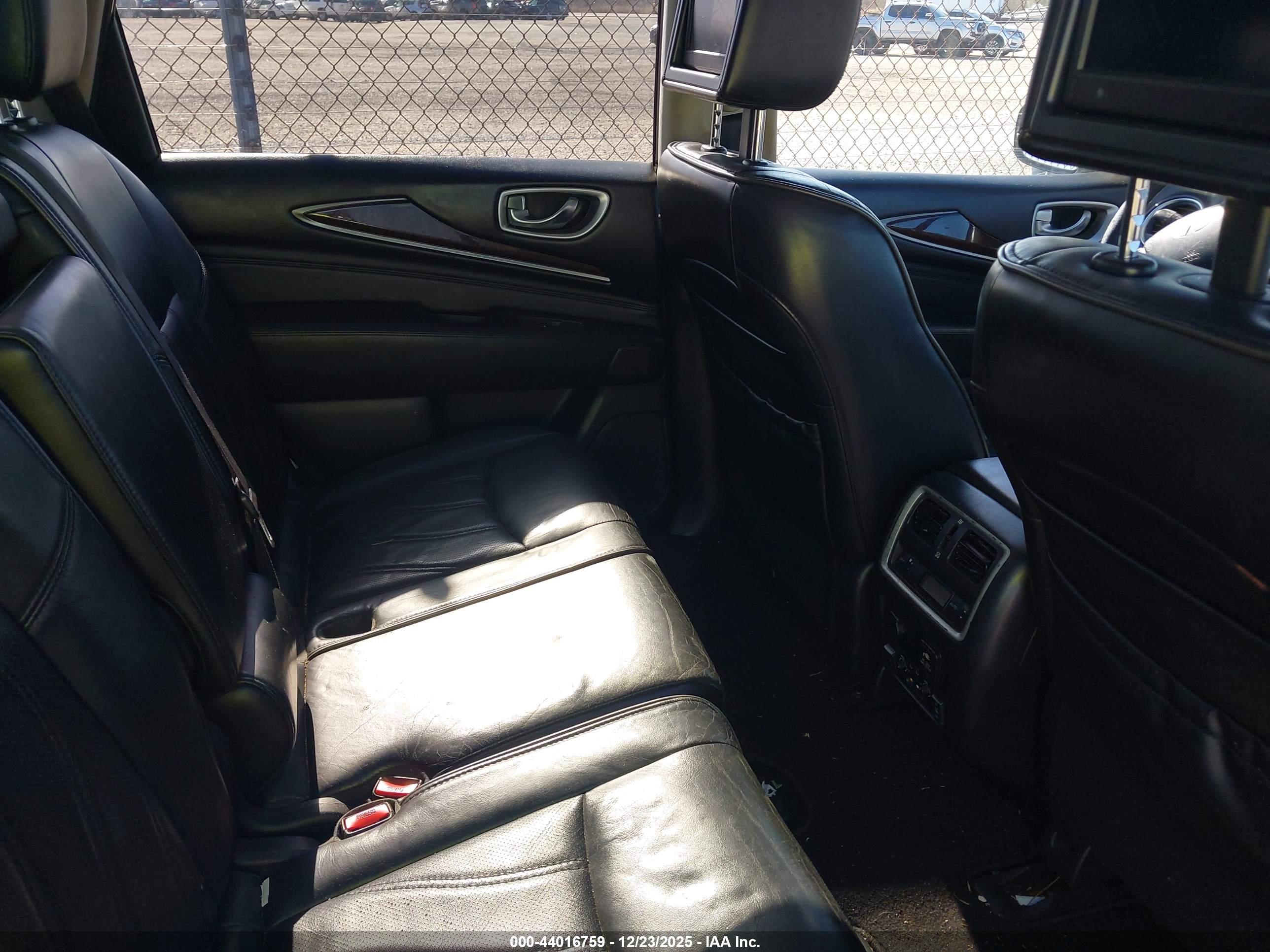 INFINITI JX35 image 8