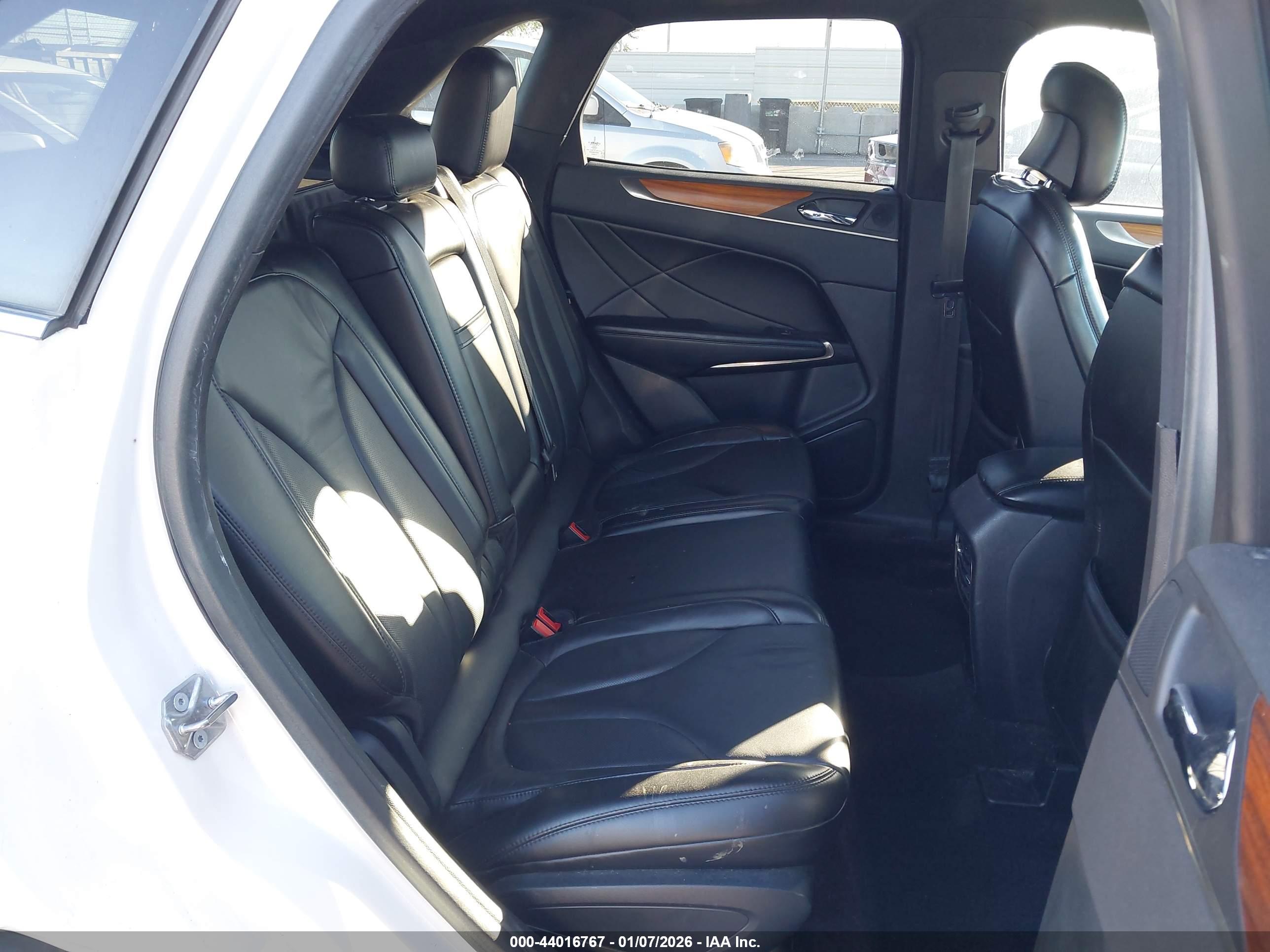 LINCOLN MKC image 8