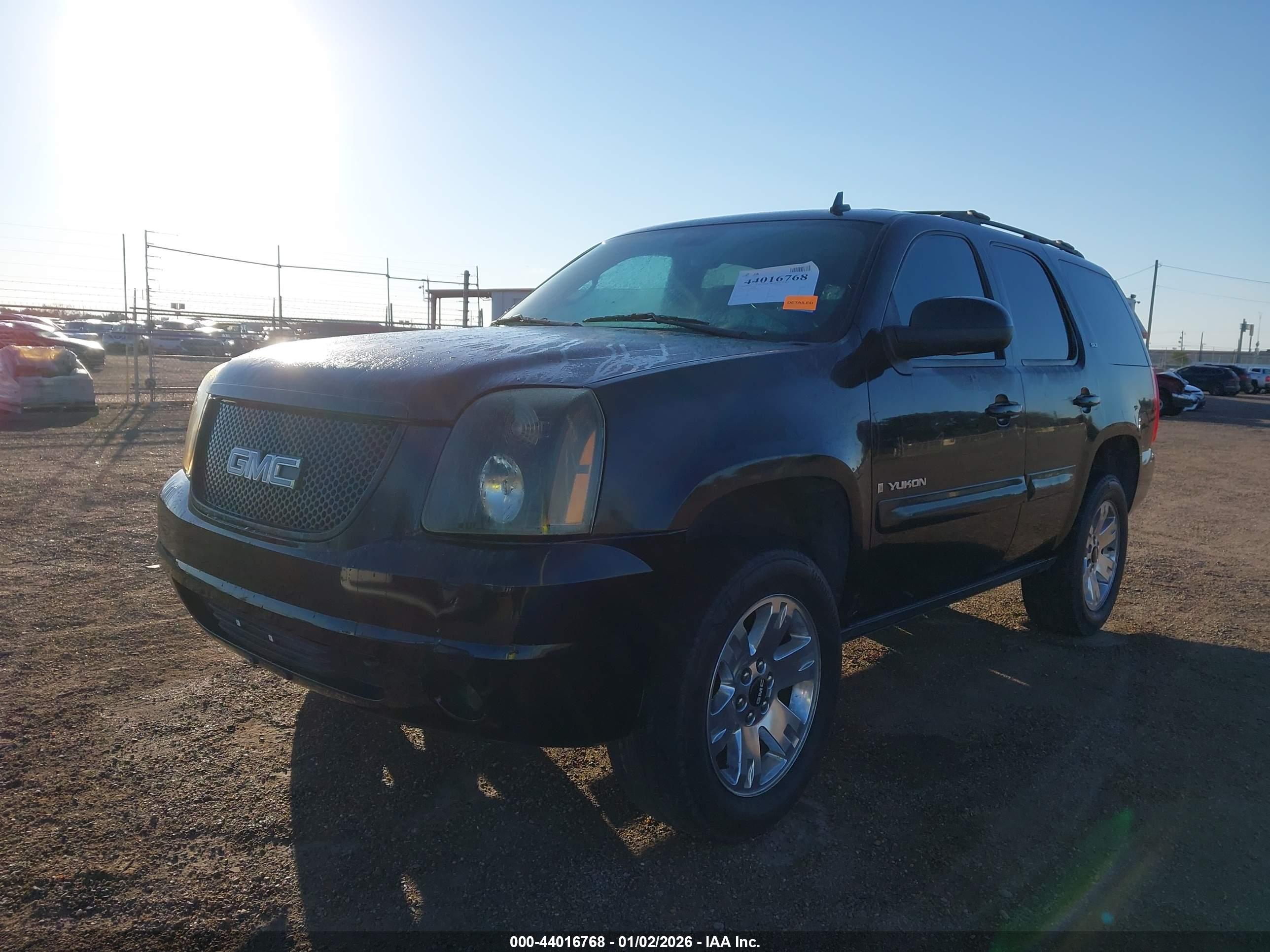 GMC YUKON image 2