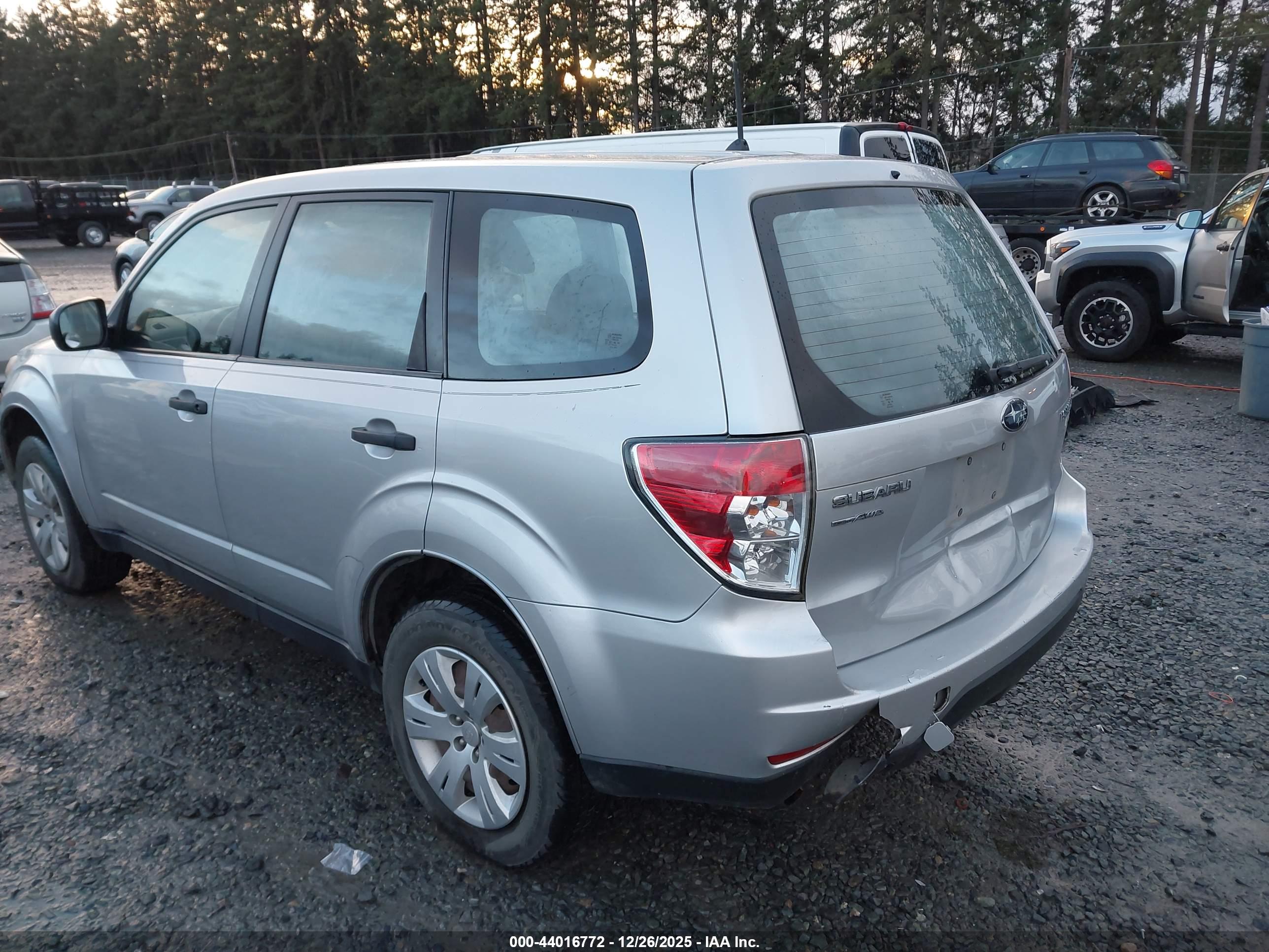 SUBARU FORESTER image 6