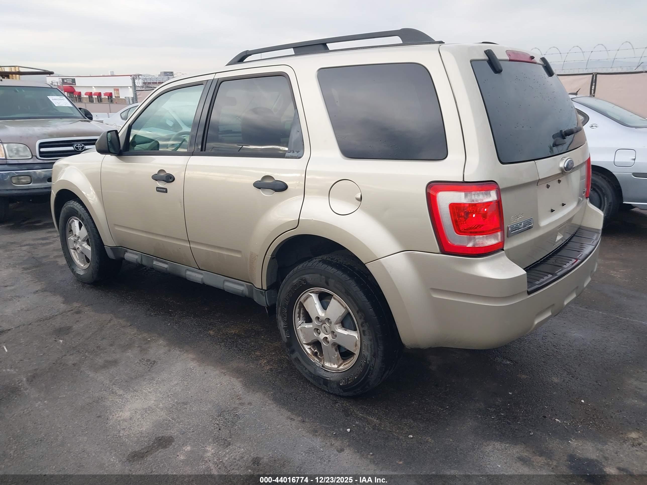 FORD ESCAPE image 3