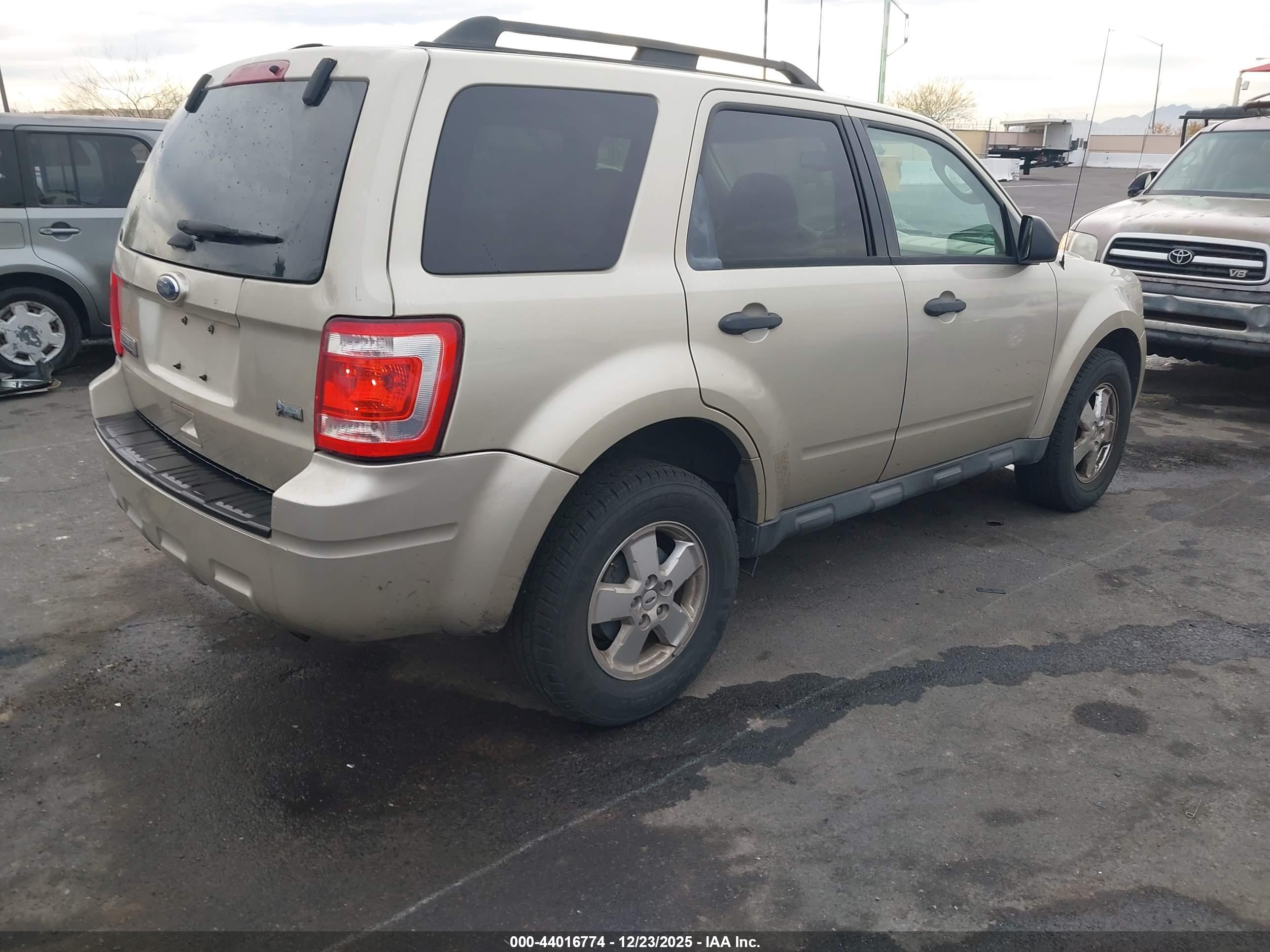 FORD ESCAPE image 4