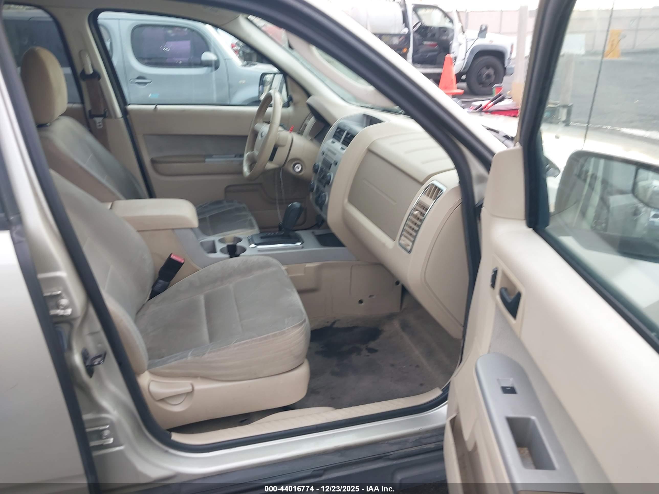 FORD ESCAPE image 5