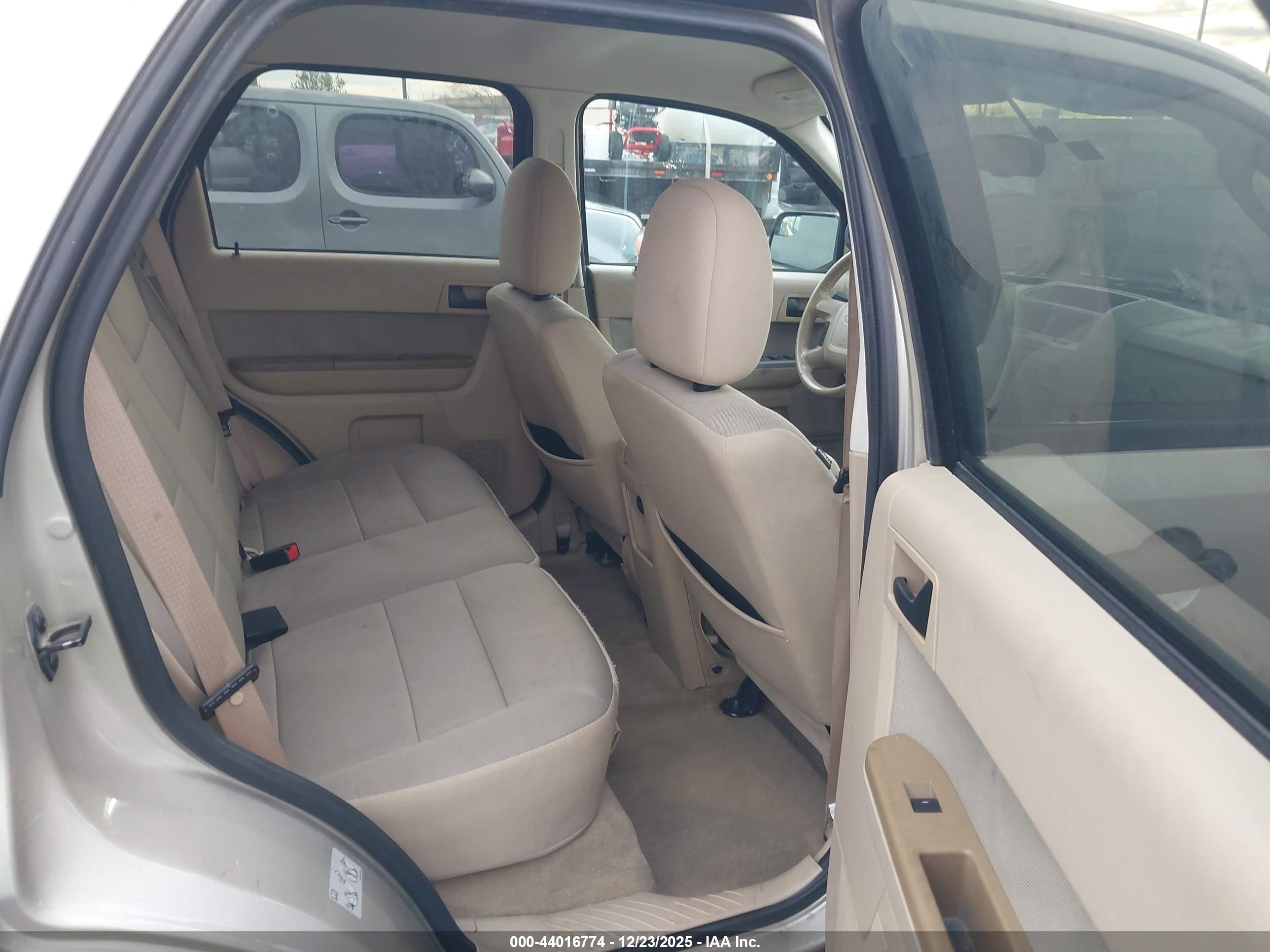 FORD ESCAPE image 8