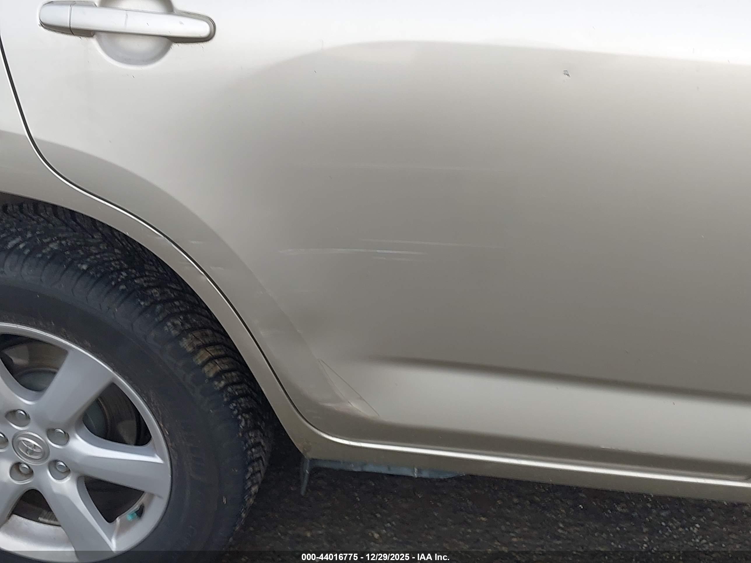 TOYOTA RAV4 image 6
