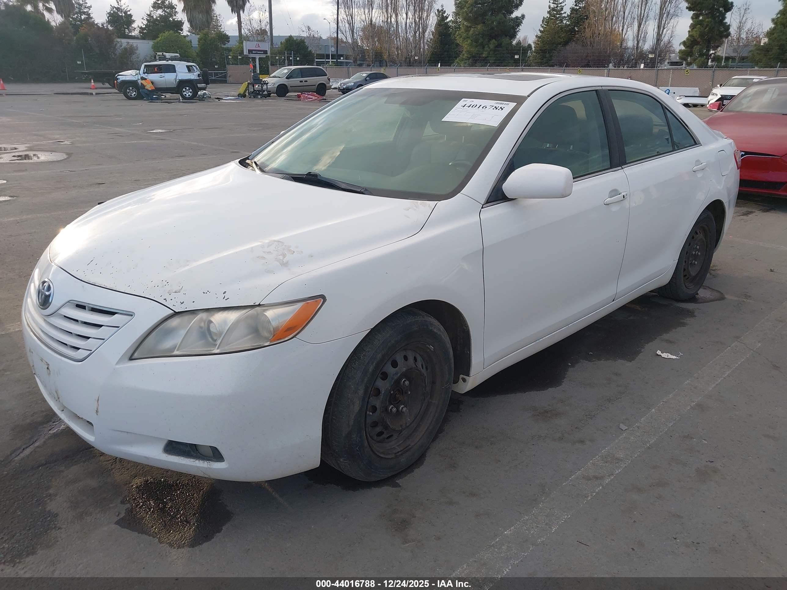 TOYOTA CAMRY image 2