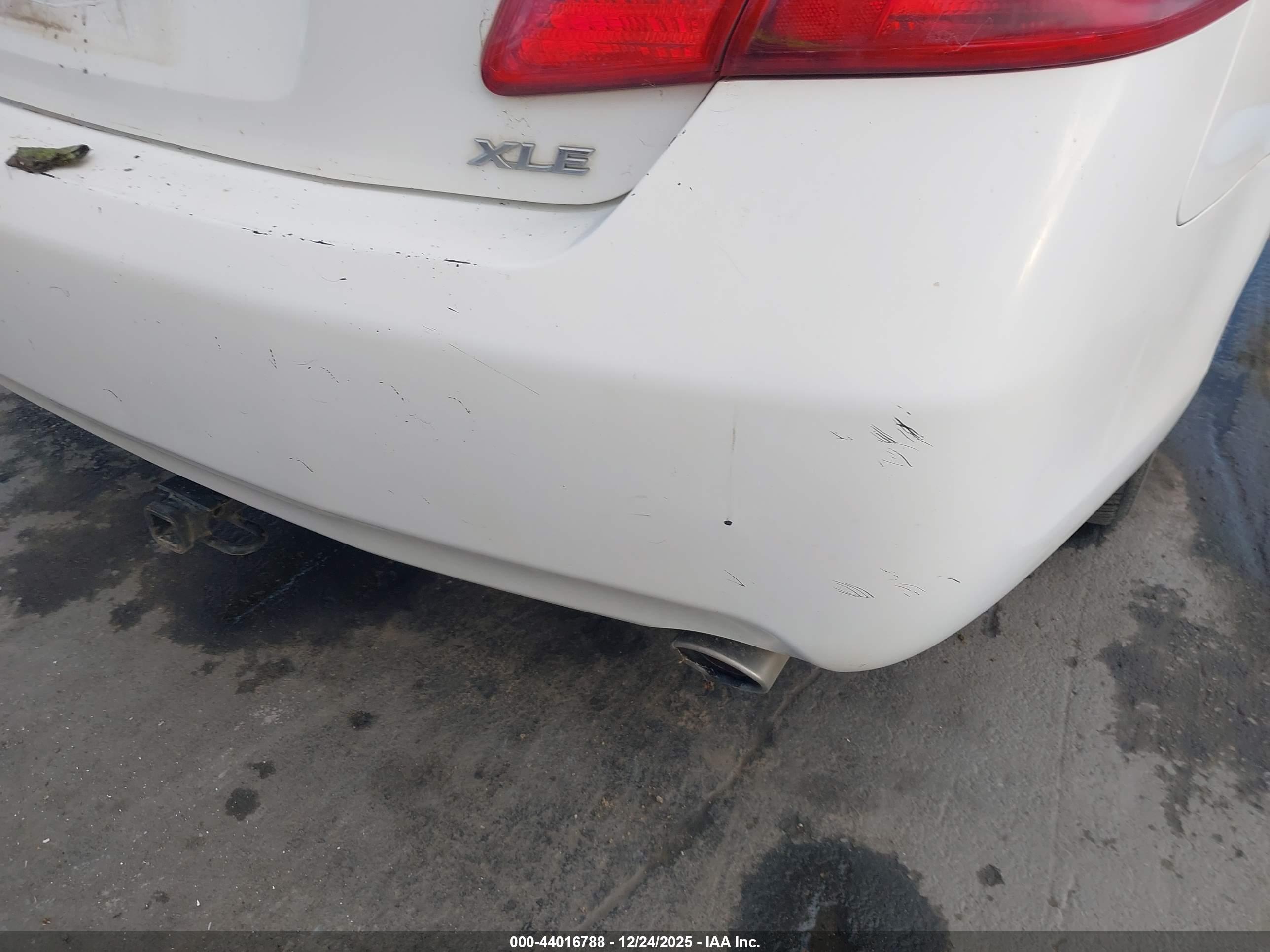 TOYOTA CAMRY image 6