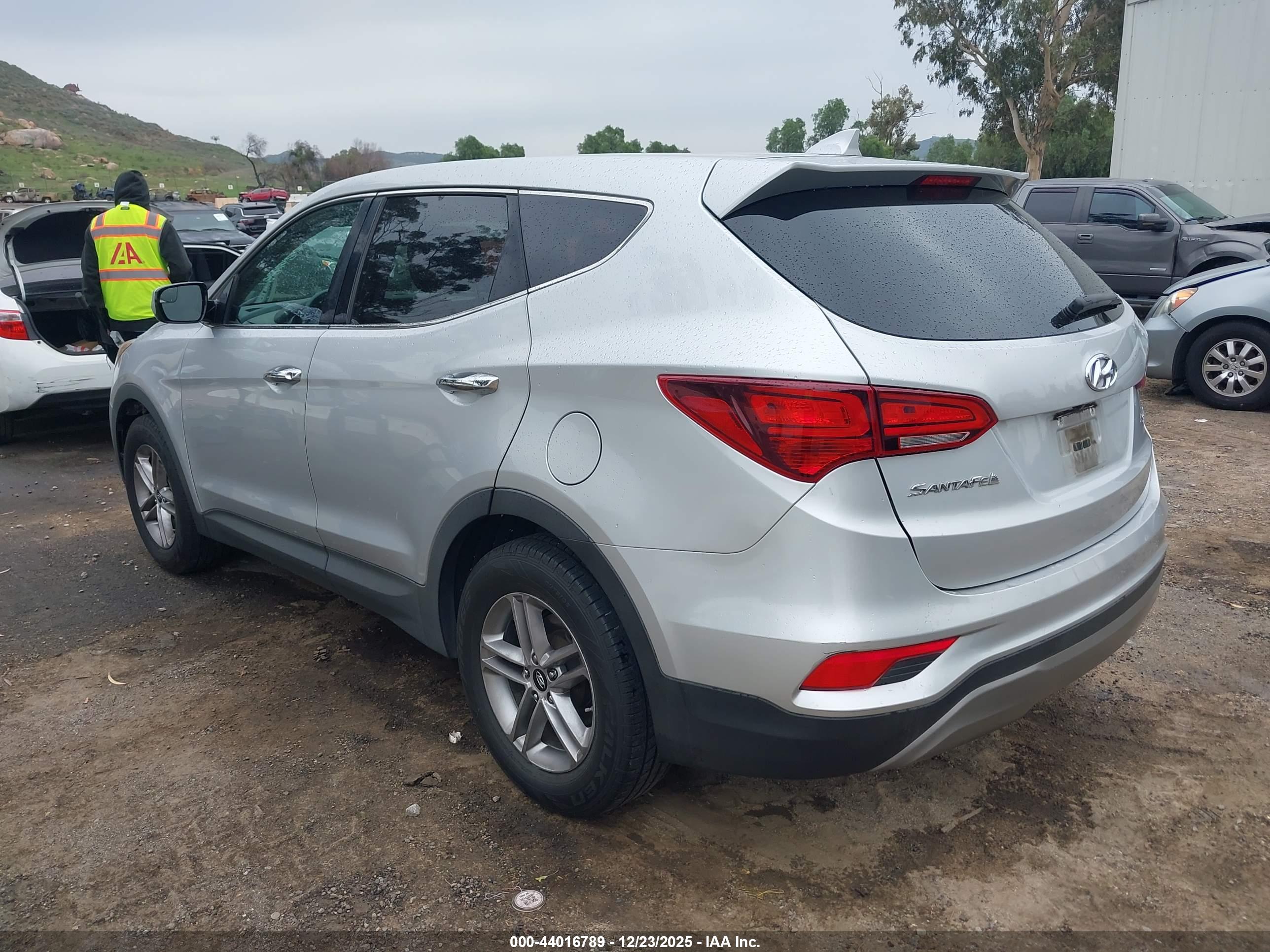 HYUNDAI SANTA image 3