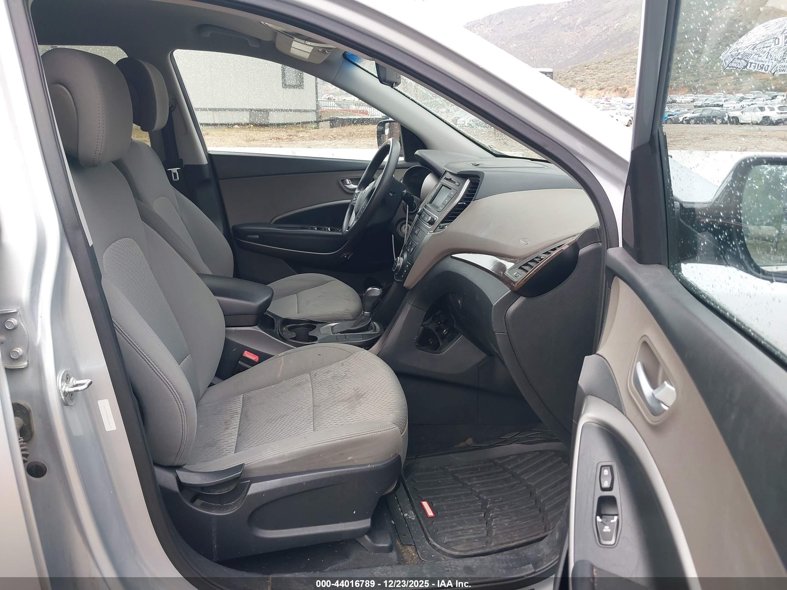 HYUNDAI SANTA image 5