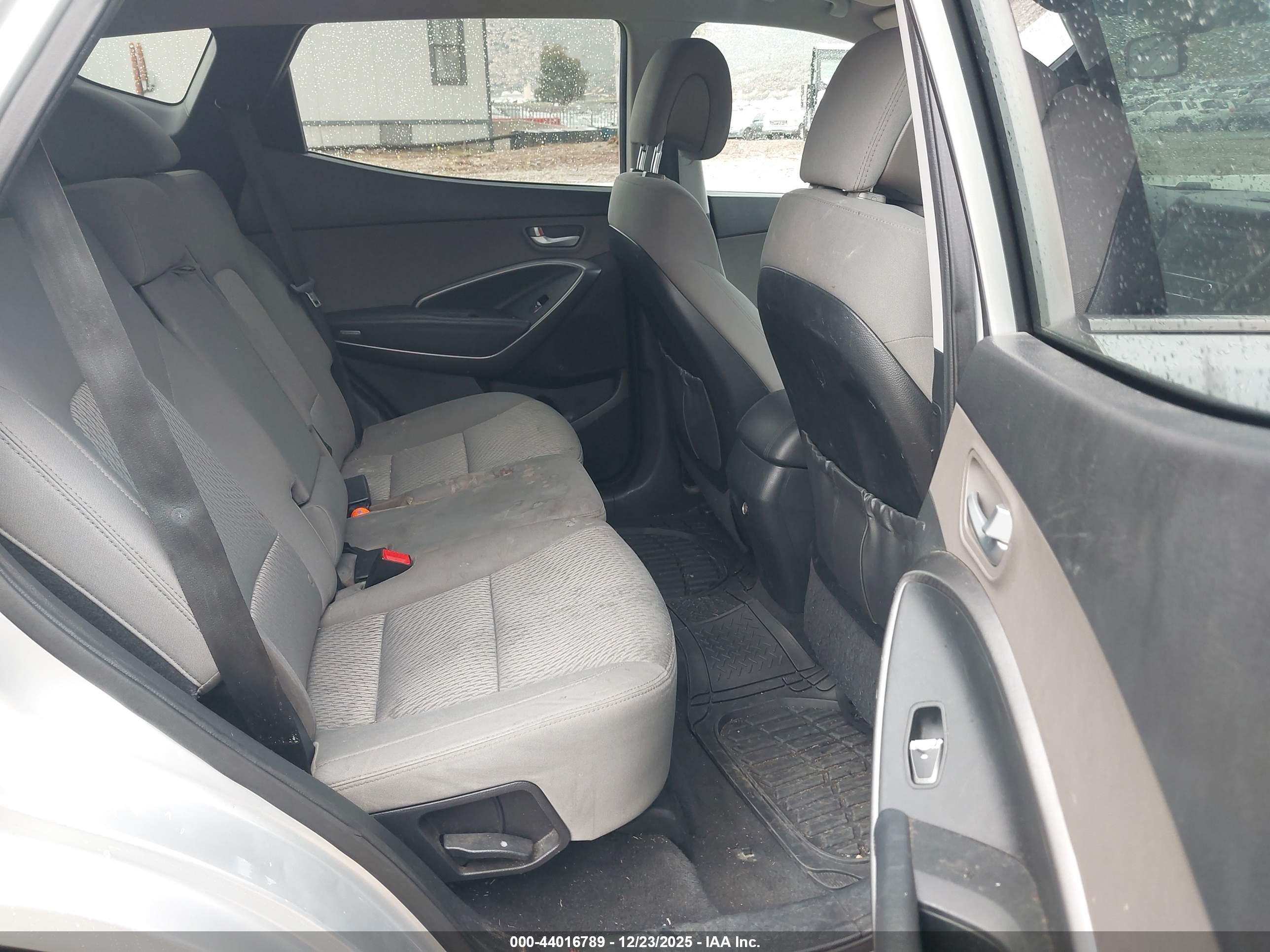 HYUNDAI SANTA image 8