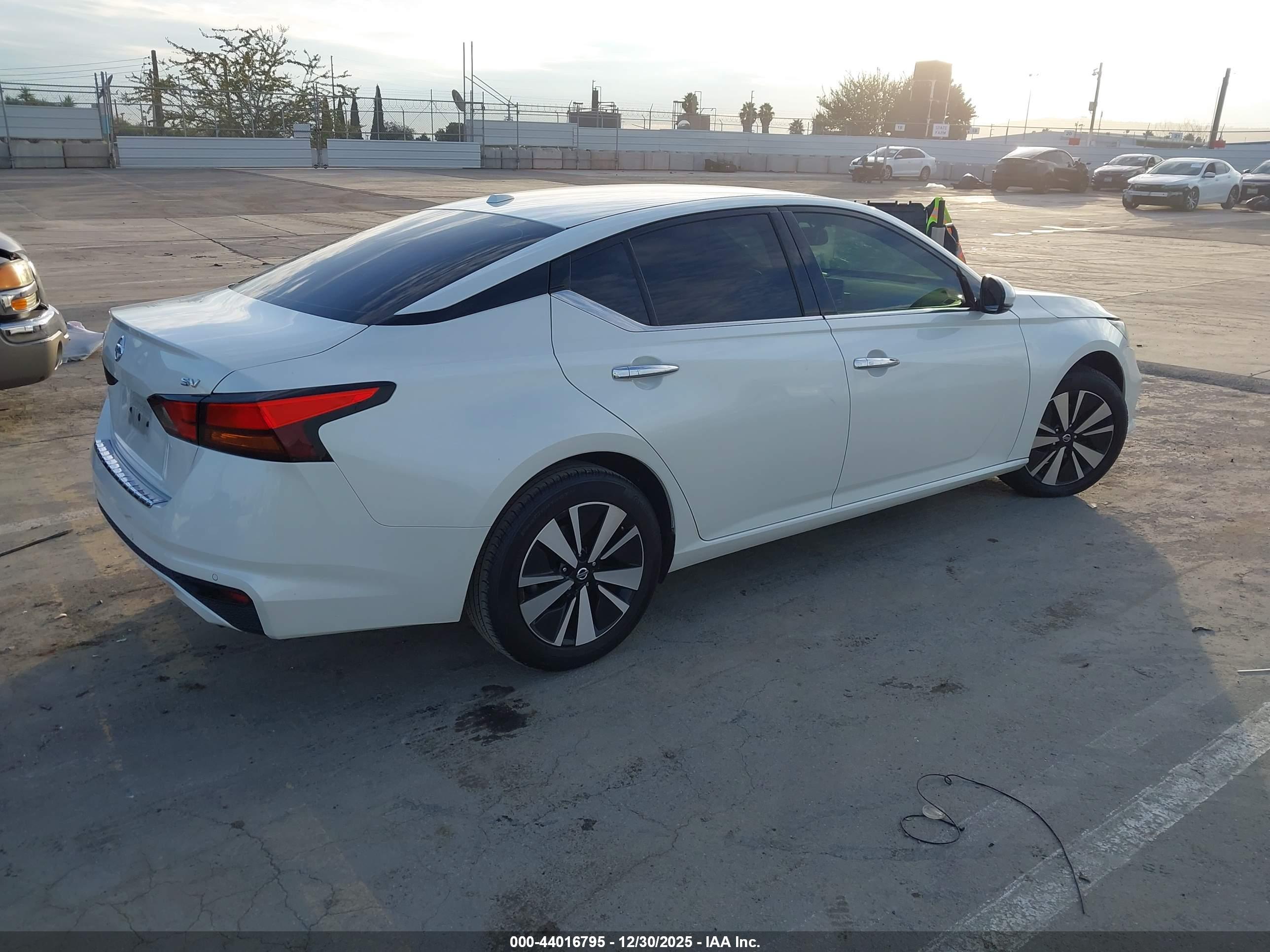 NISSAN ALTIMA image 4