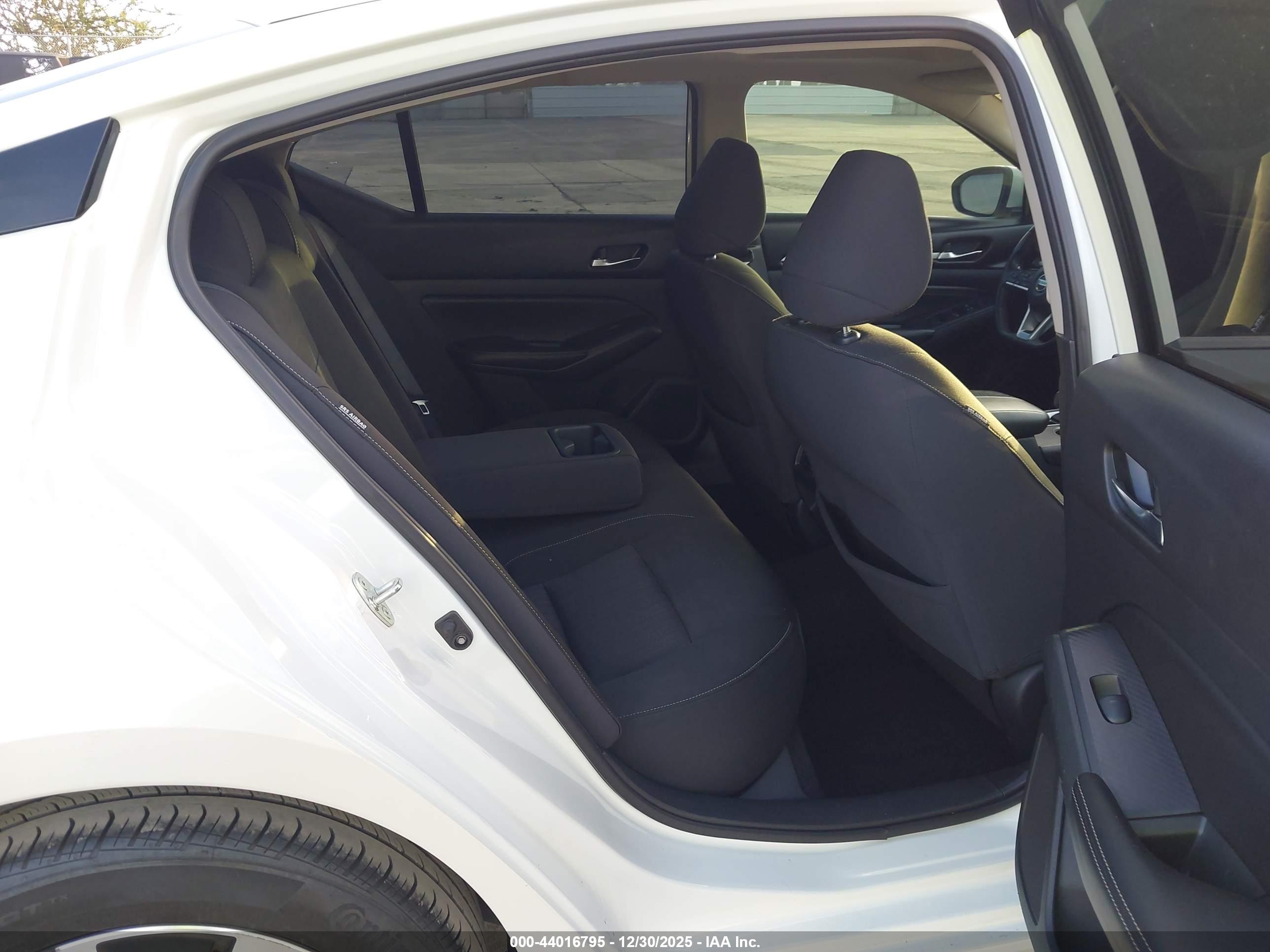 NISSAN ALTIMA image 8