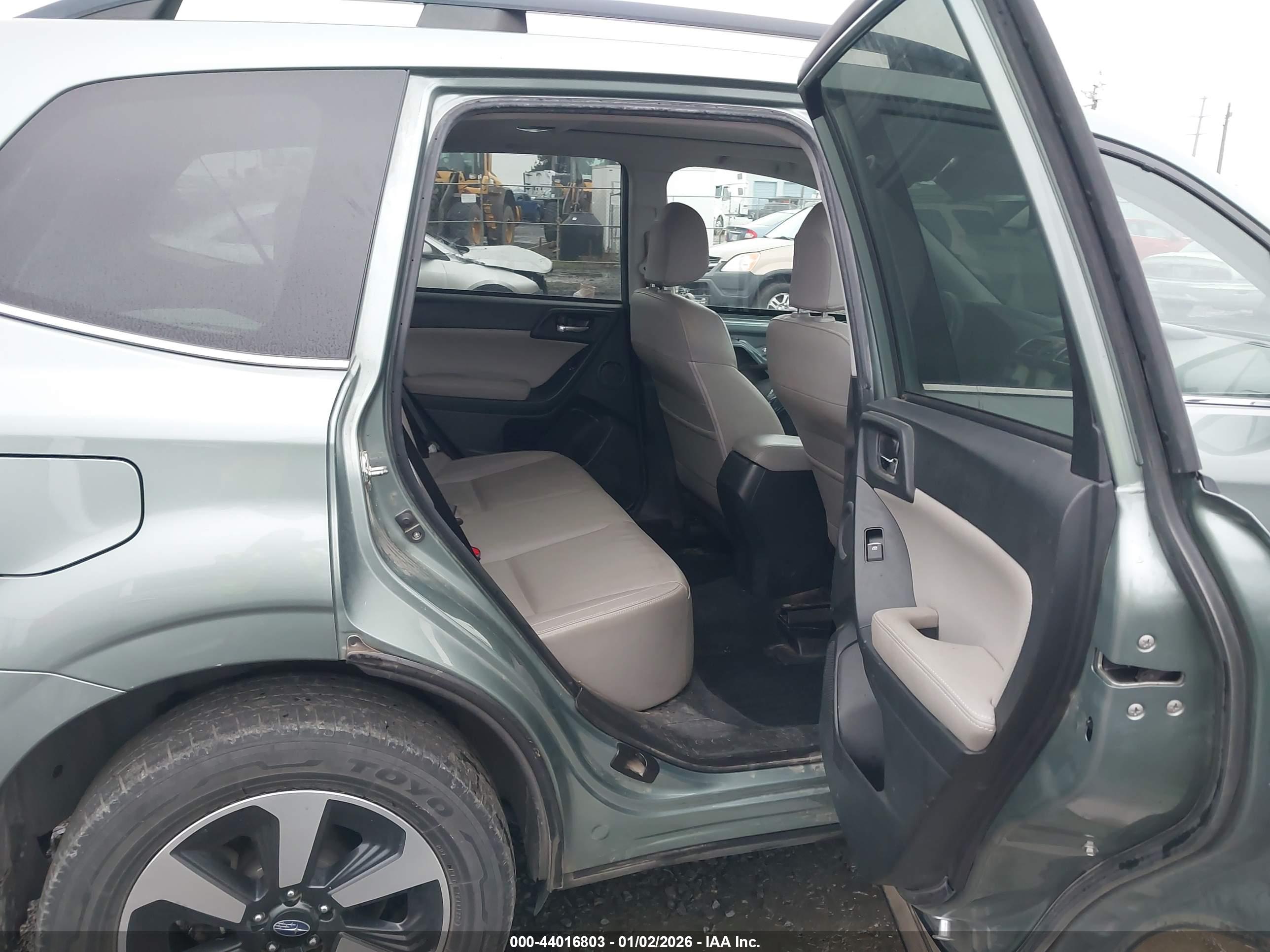 SUBARU FORESTER image 8