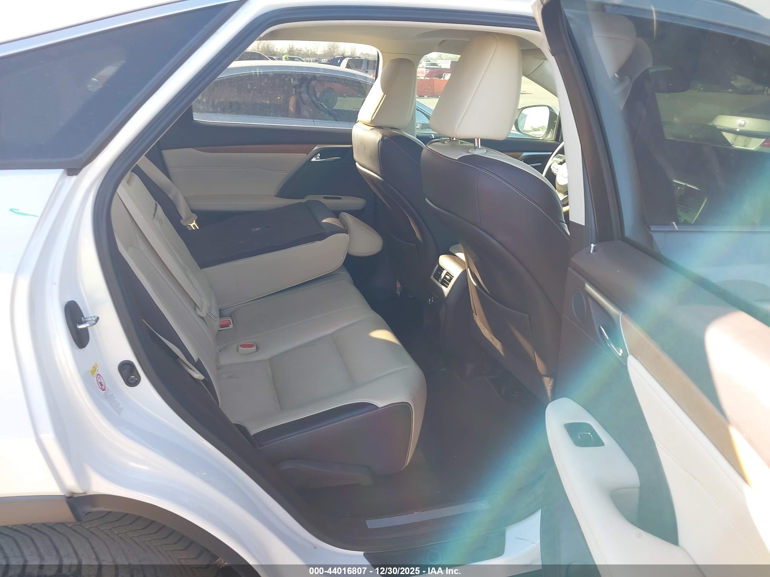 LEXUS RX image 8